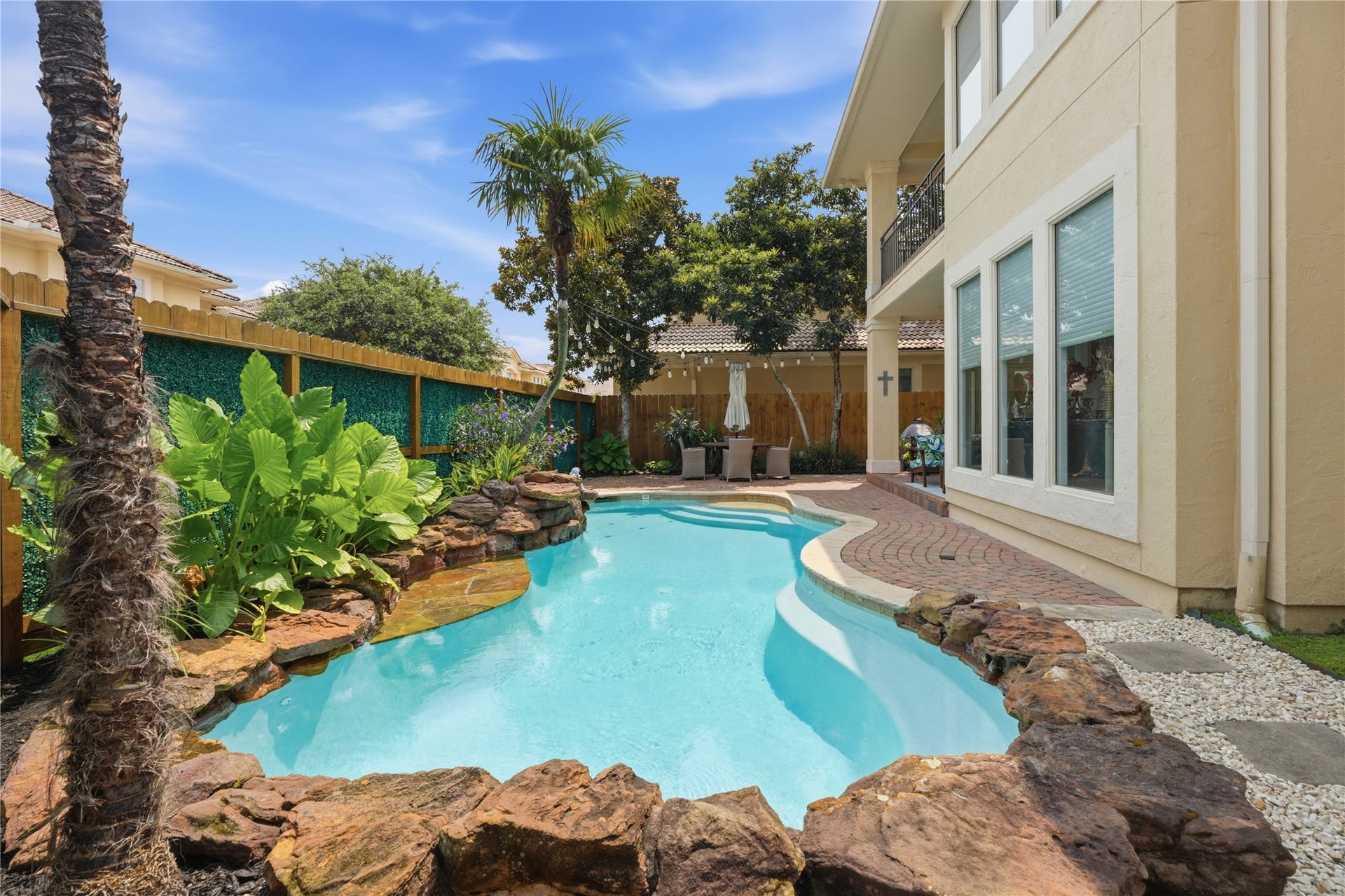 320 Harborside Circle, Kemah, TX 77565 .