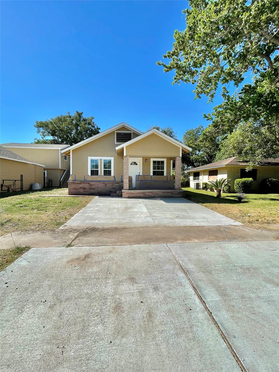 Property photo for 305 N Avenue A, Freeport, TX