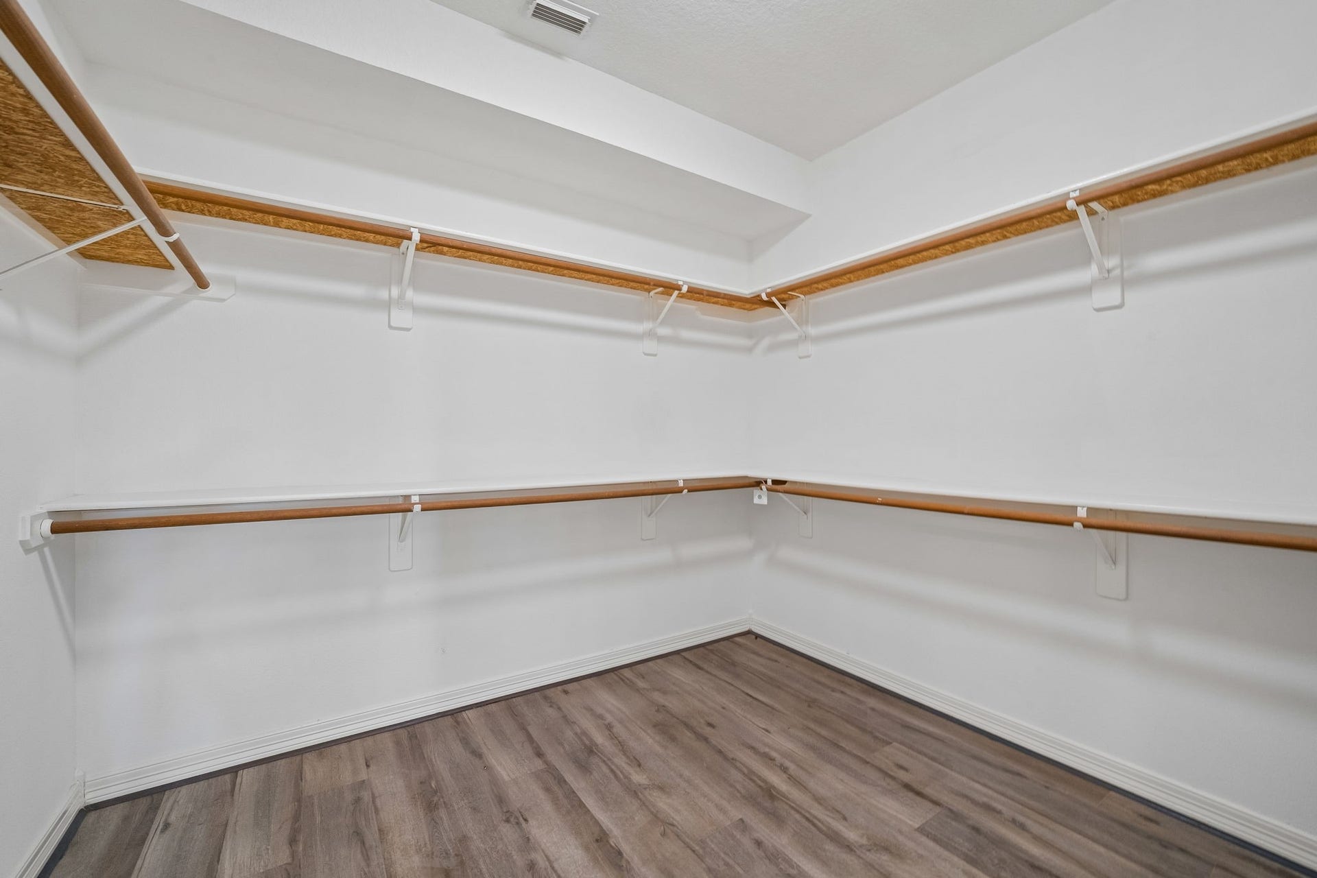 5807 Bayberry Way, Sugar Land, TX 77479 A large walk-in closet provides plenty of space for clothing shoes, and accessories, creating a comfortable and functional primary suite.