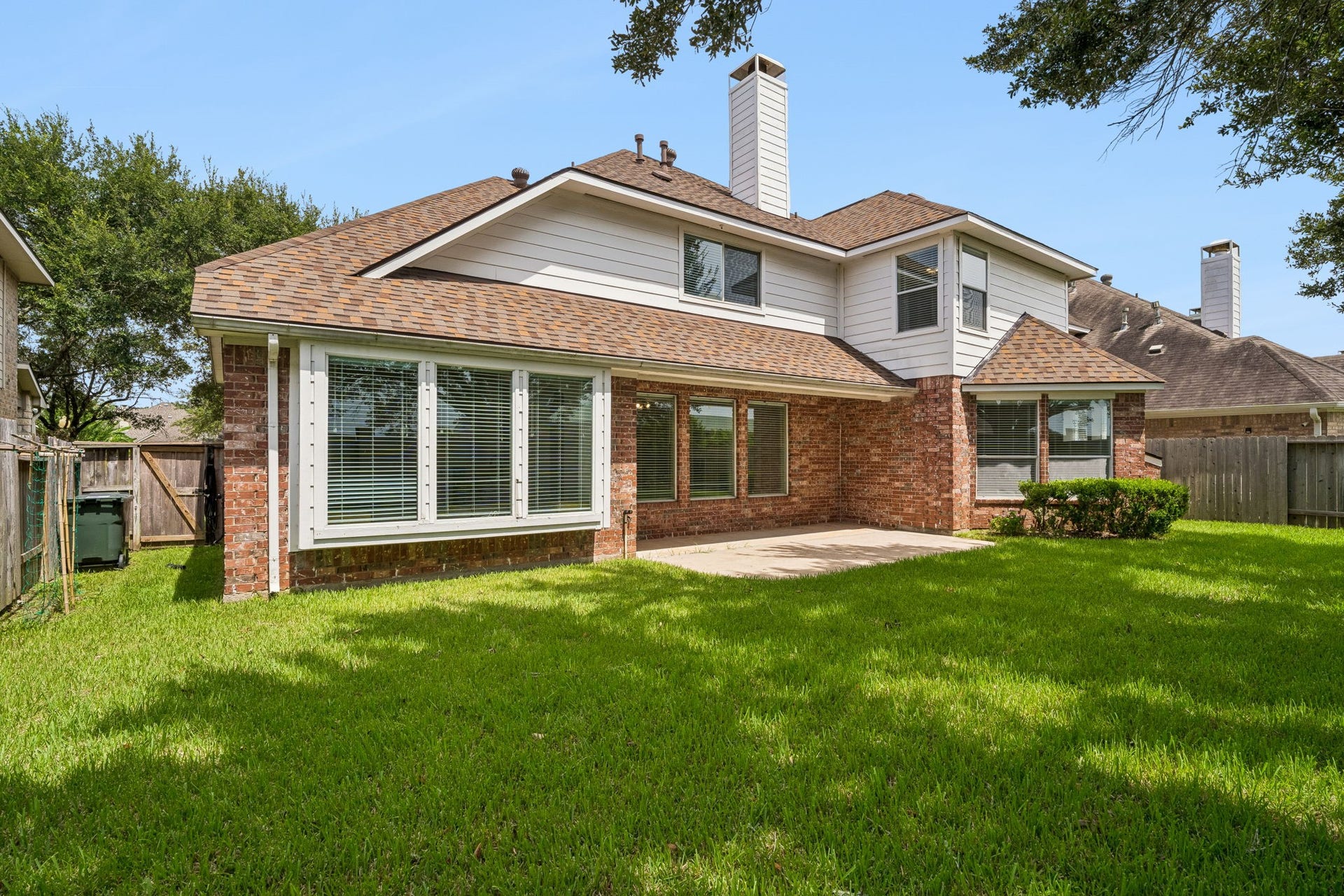 5807 Bayberry Way, Sugar Land, TX 77479 Backyard & Patio - Spacious backyard with a beautiful covered Paito. Perfect for enjoying family gatherings, outdoor meals, and quiet evenings.