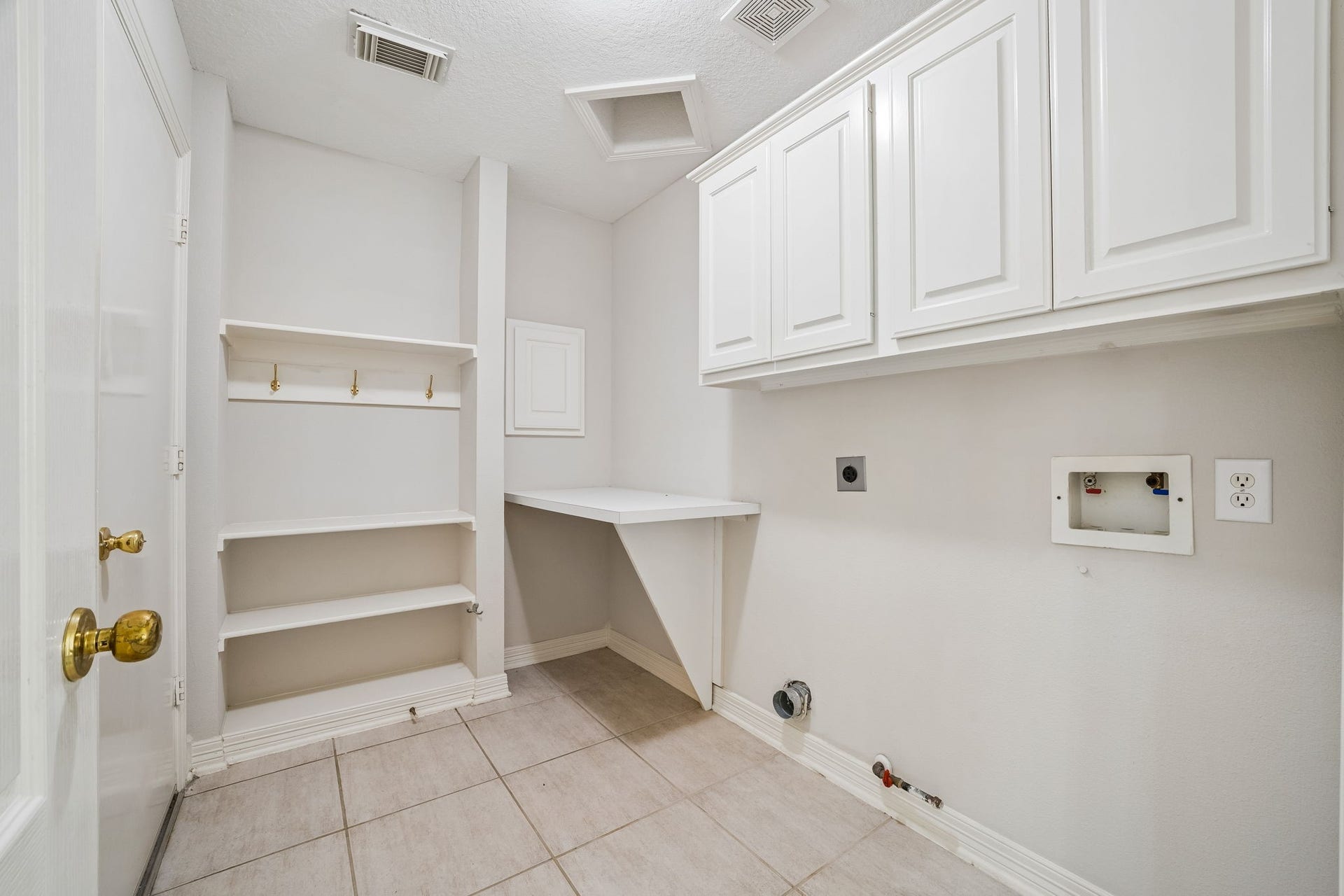 5807 Bayberry Way, Sugar Land, TX 77479 Laundry Room