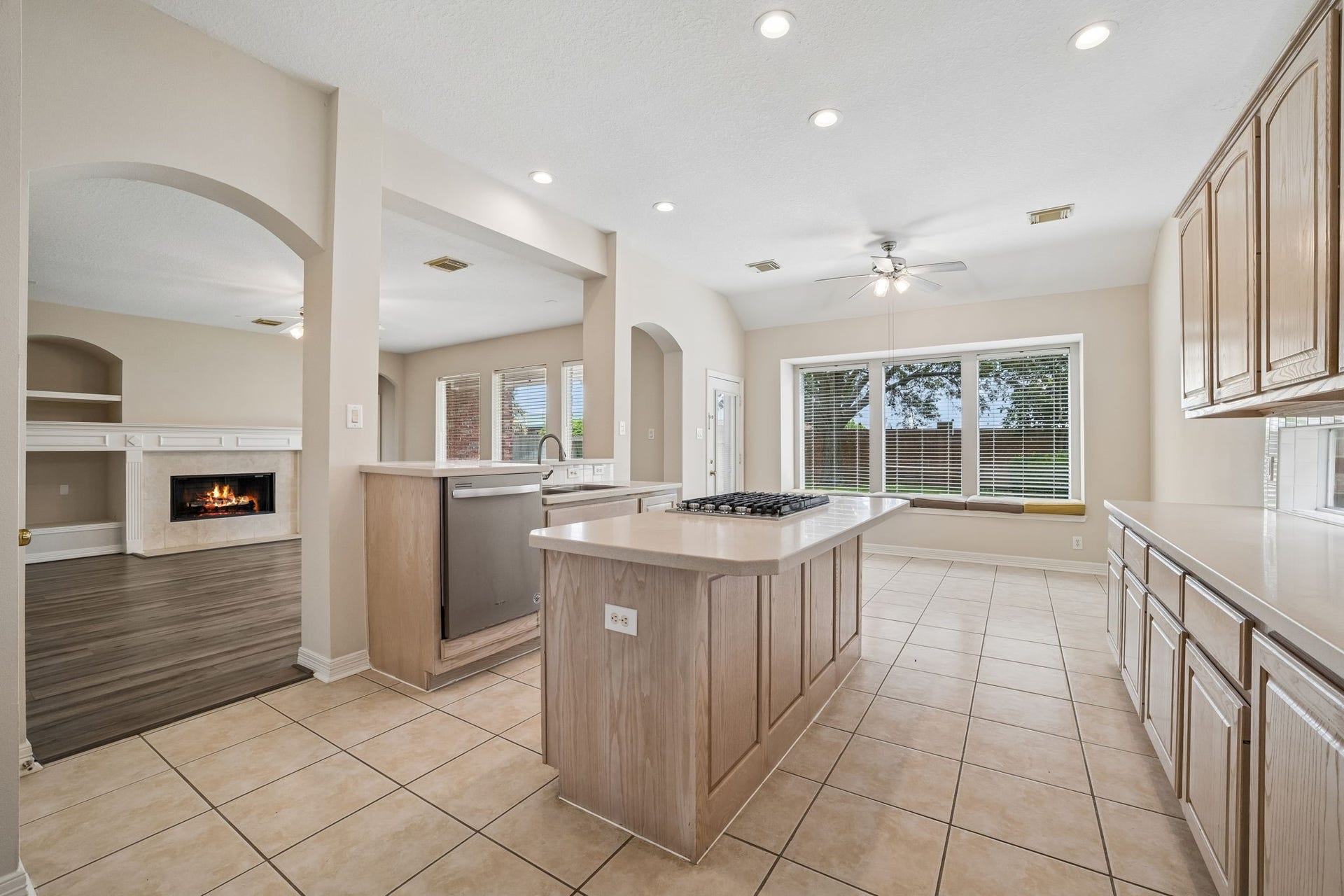 5807 Bayberry Way, Sugar Land, TX 77479 5807 Bayberry Way, Sugar Land, TX 77479