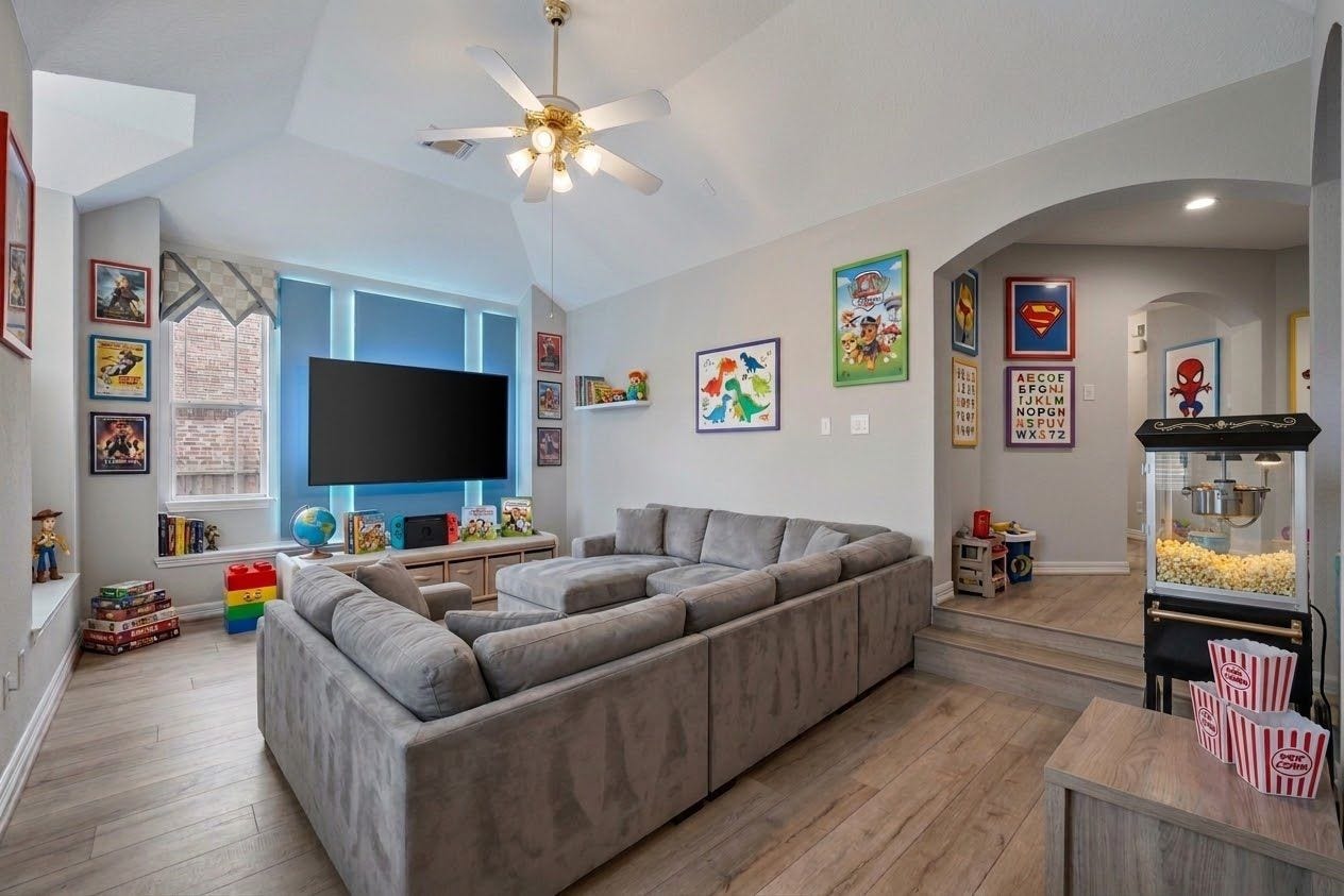 5807 Bayberry Way, Sugar Land, TX 77479 Entertainment Area - This space is ideal for movie nights, games and quality time with family and friends.
