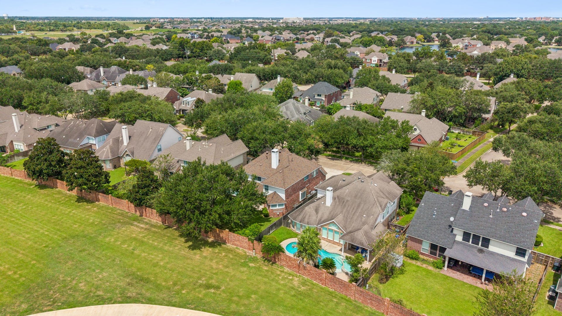 5807 Bayberry Way, Sugar Land, TX 77479 Community Overview