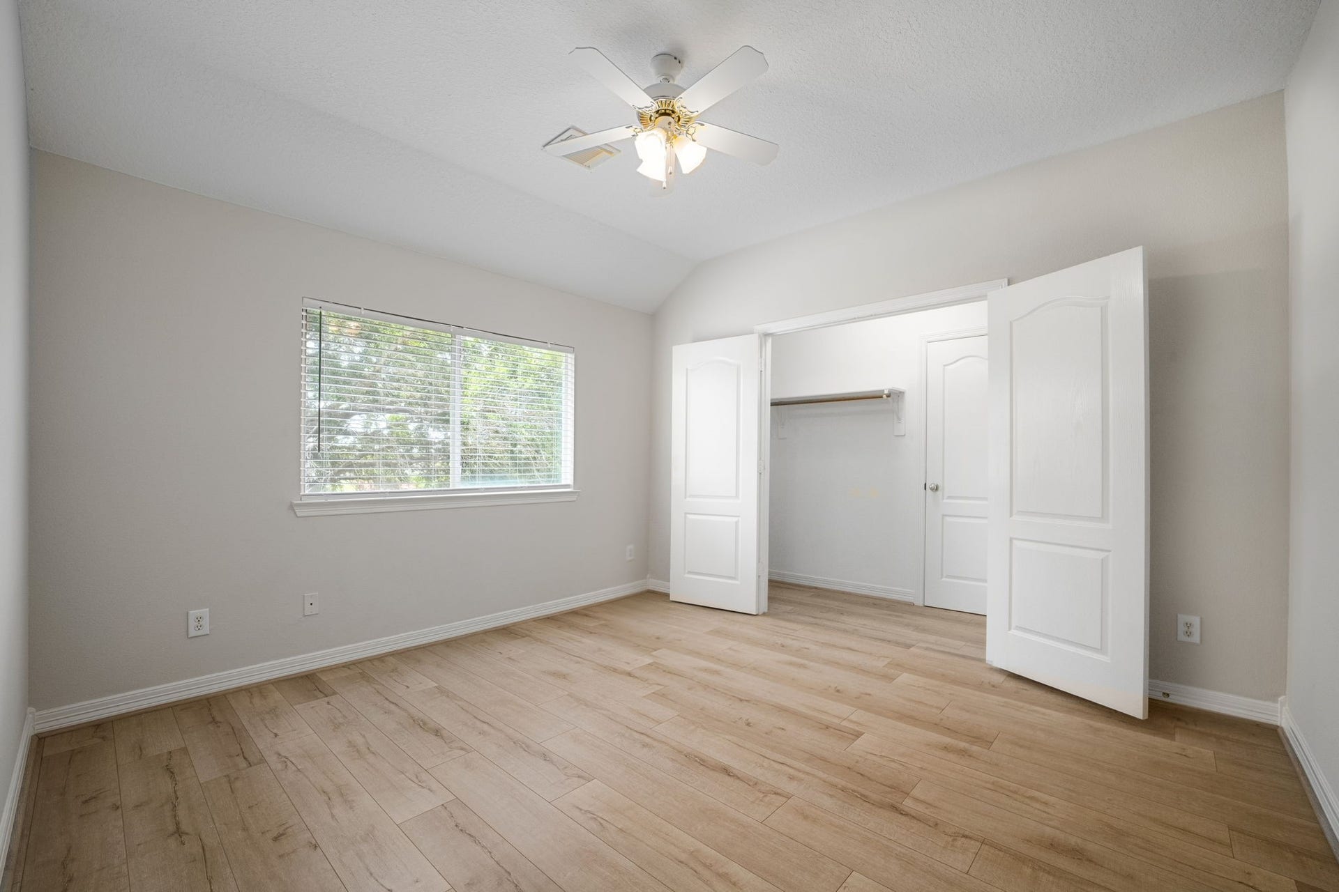 5807 Bayberry Way, Sugar Land, TX 77479 Secondary Bedroom