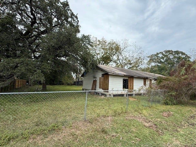 Property photo for 1005 N Jones St, Baytown, TX