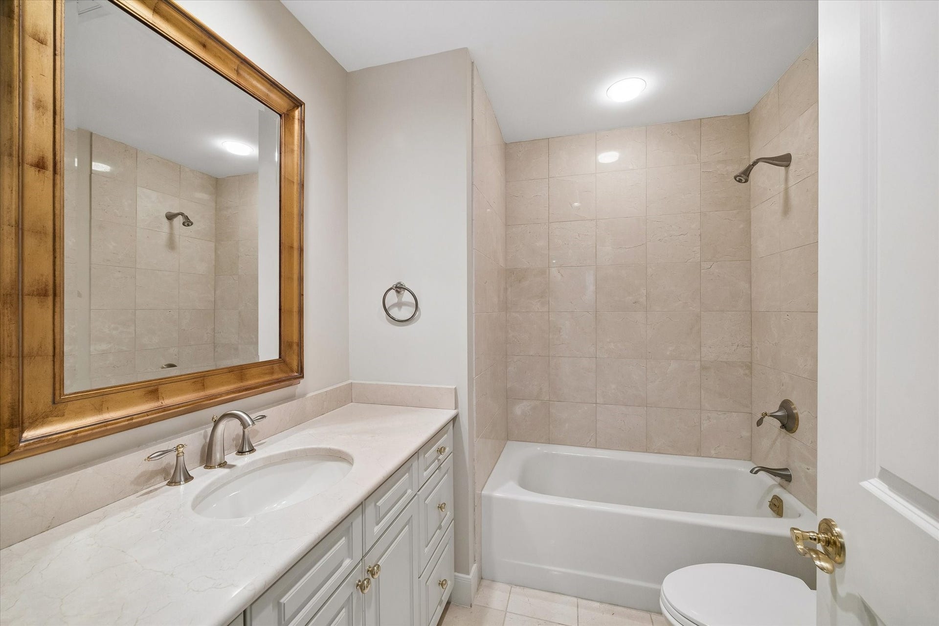 Secondary bathroom.