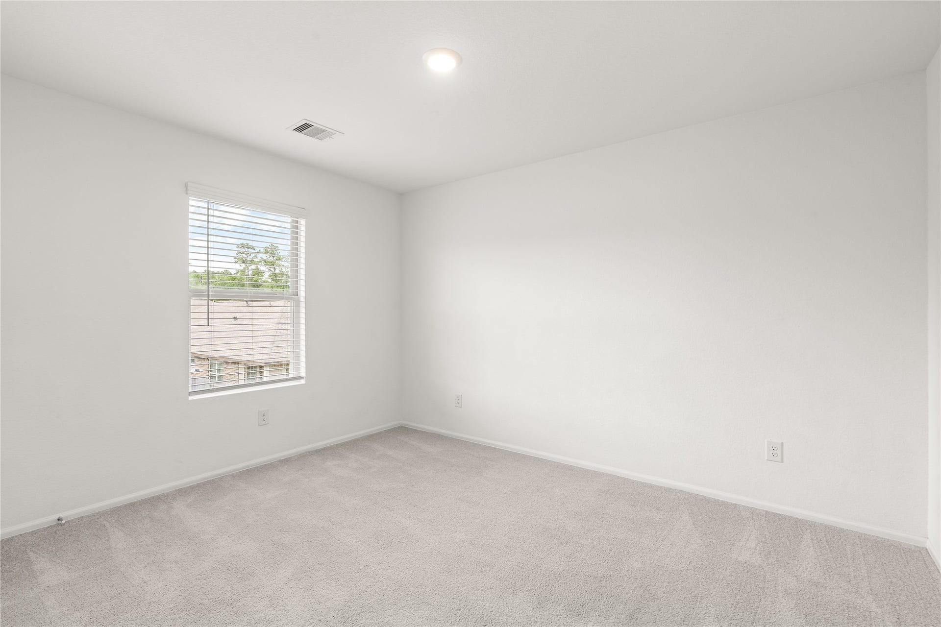 1938 Foxtail Creek Ct, Crosby, TX 77532 Additional secondary bedroom offering a comfortable layout and natural light.