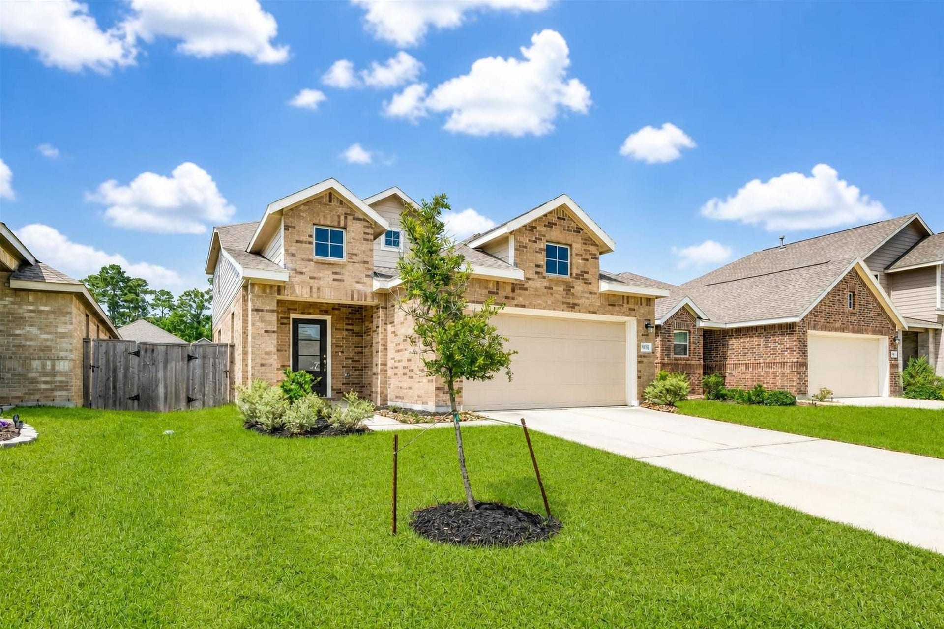 1938 Foxtail Creek Ct, Crosby, TX 77532 From the moment you pull up, you'll appreciate the classic brick exterior, covered front porch, and welcoming feel of this home.