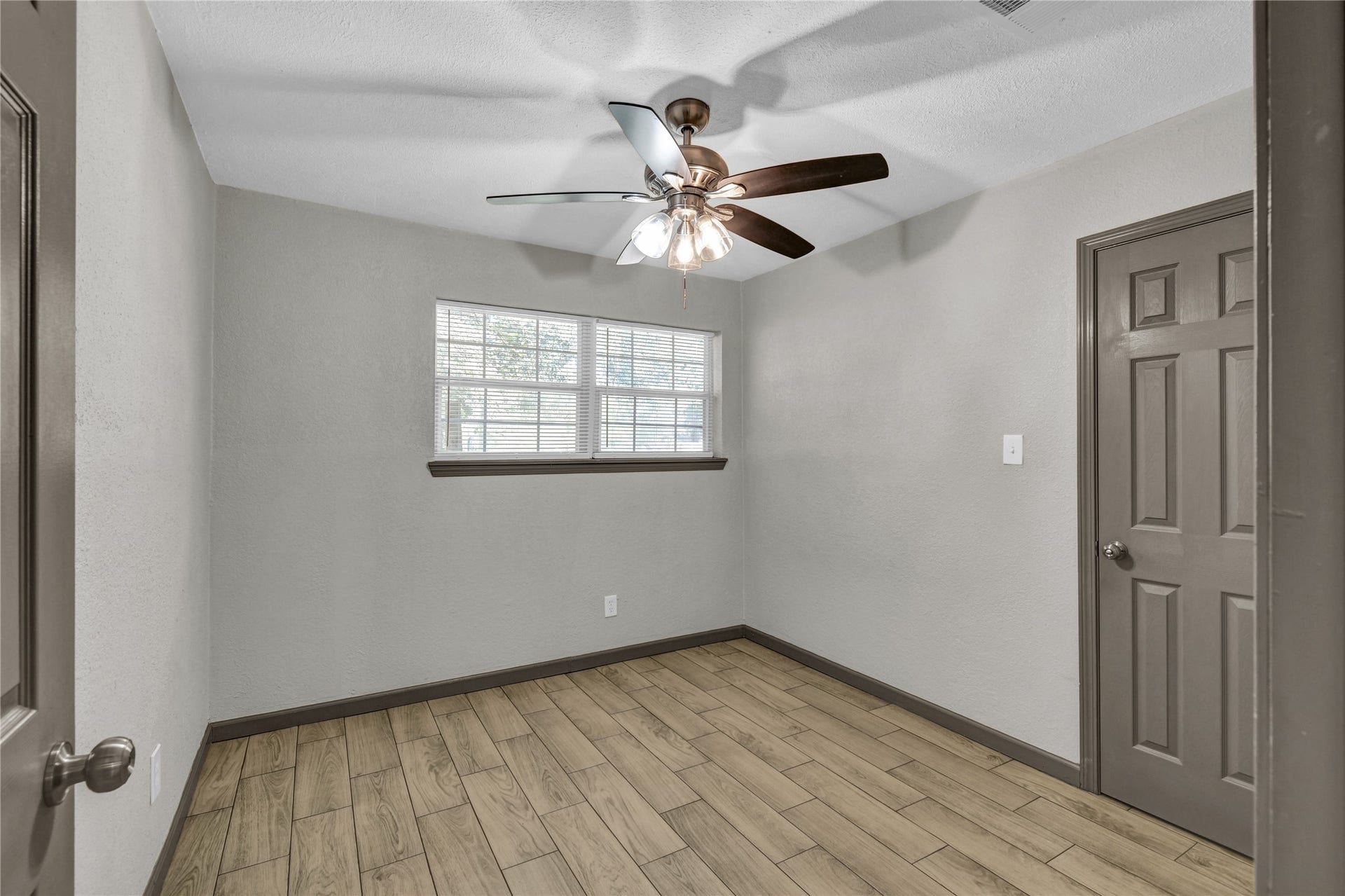 108 Crestview Drive, Hitchcock, TX 77563 Guest Room 3