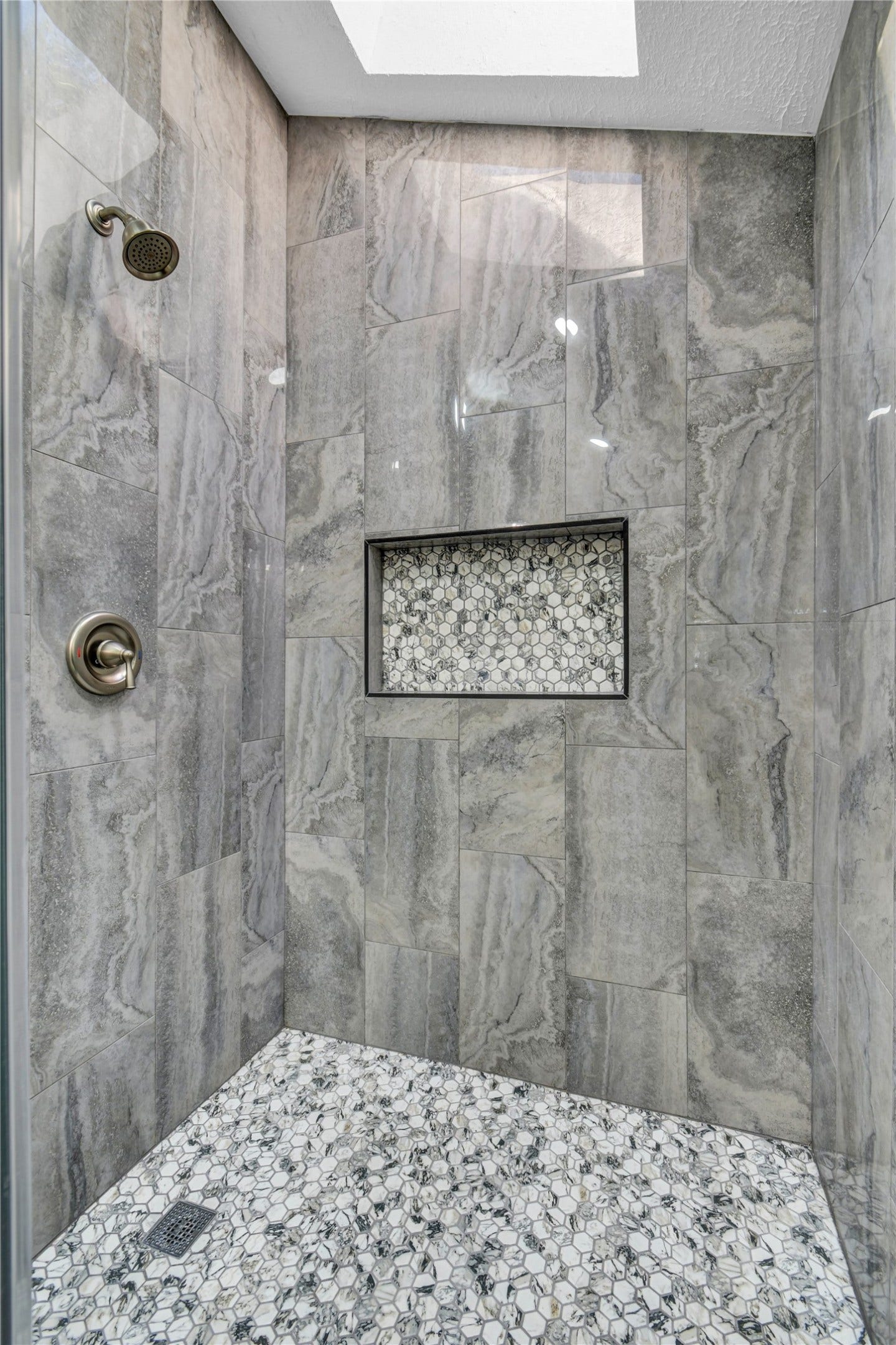 108 Crestview Drive, Hitchcock, TX 77563 Primary Shower