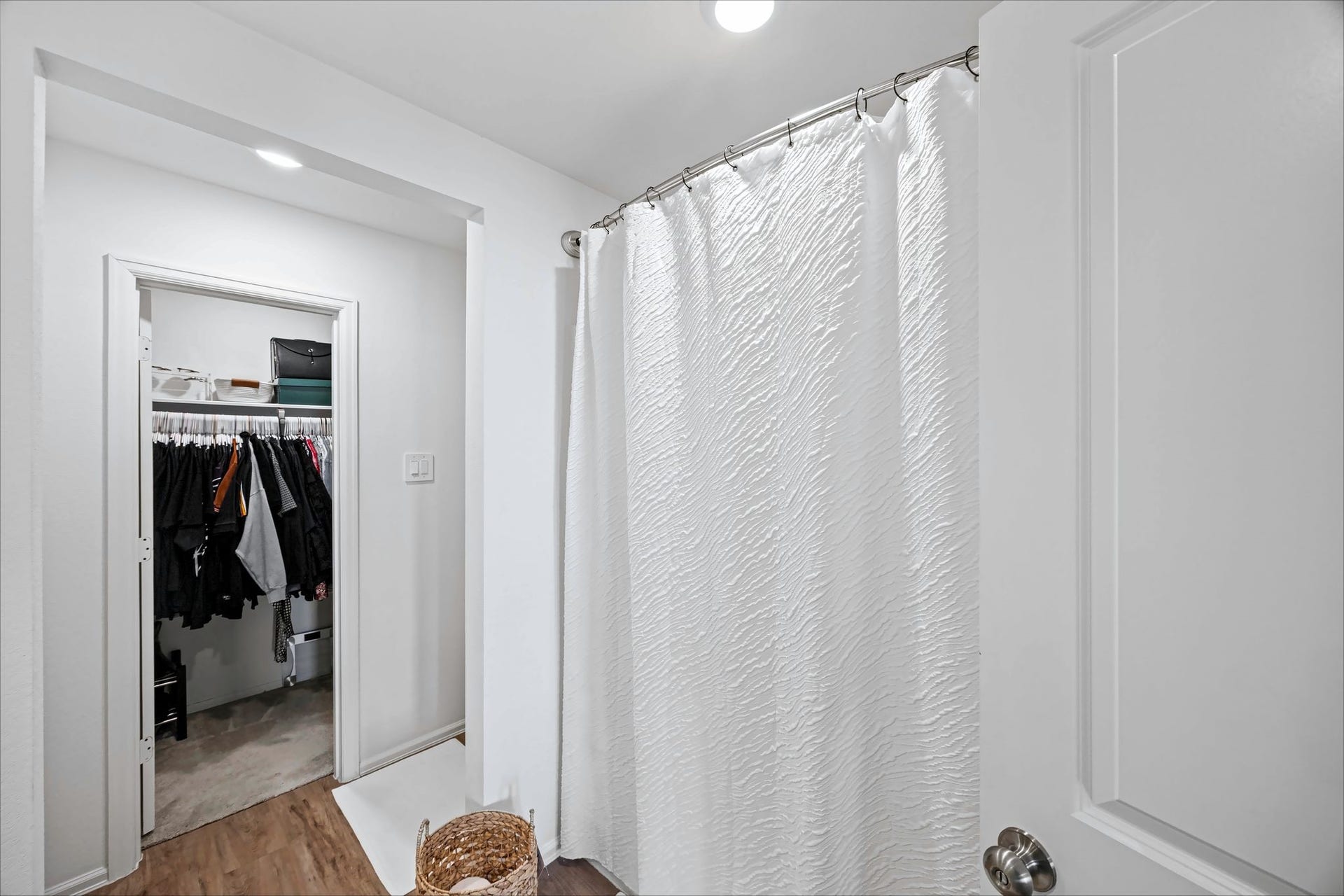 17811 Pemswood Drive, Hockley, TX 77447 Primary bath with tub and shower combo