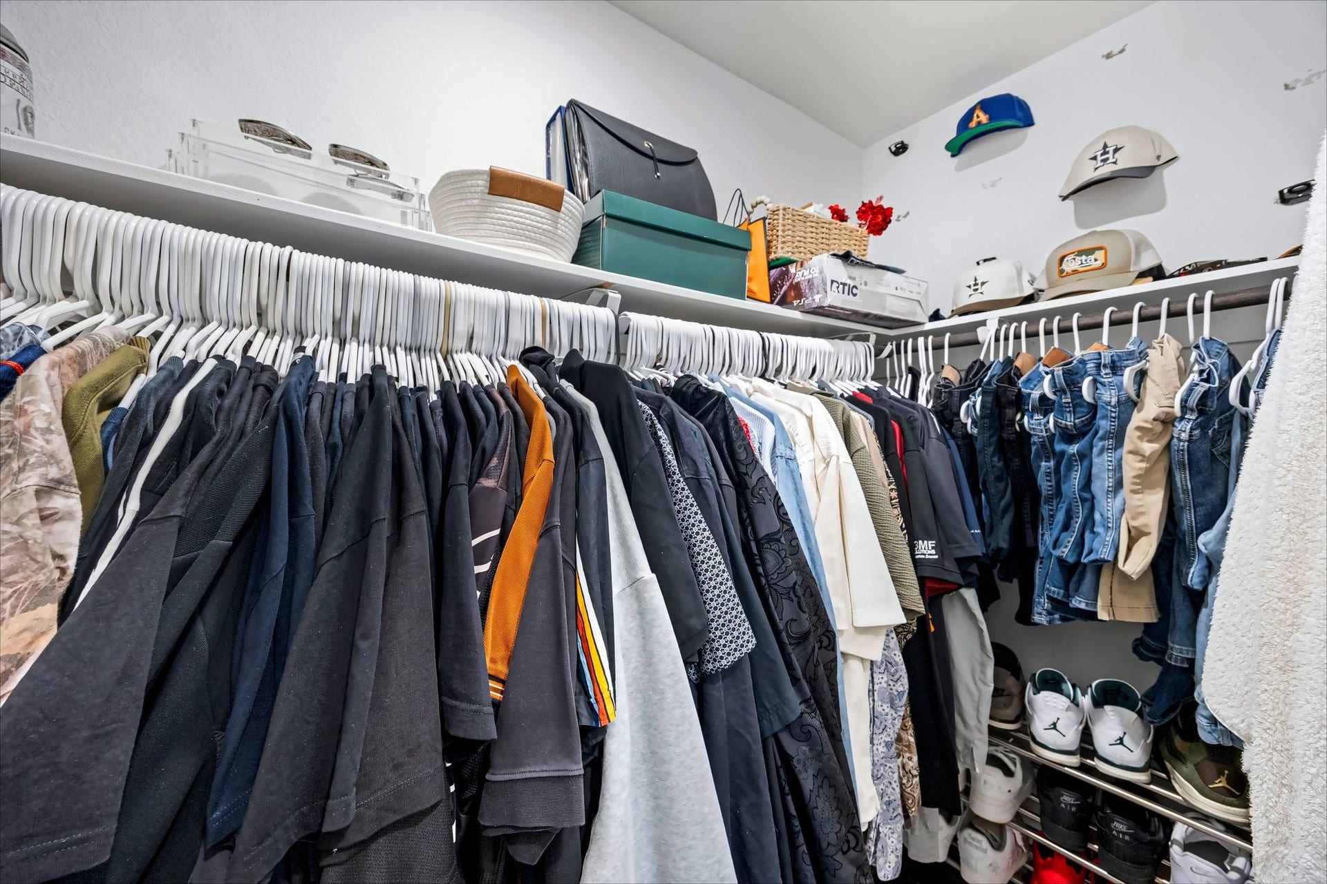 17811 Pemswood Drive, Hockley, TX 77447 Walk-in closet with double hanging rods and upper shelving