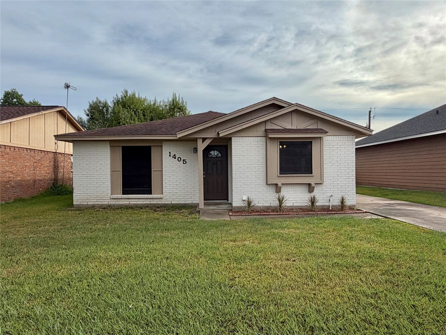 Property photo for 1405 N Avenue M, Freeport, TX