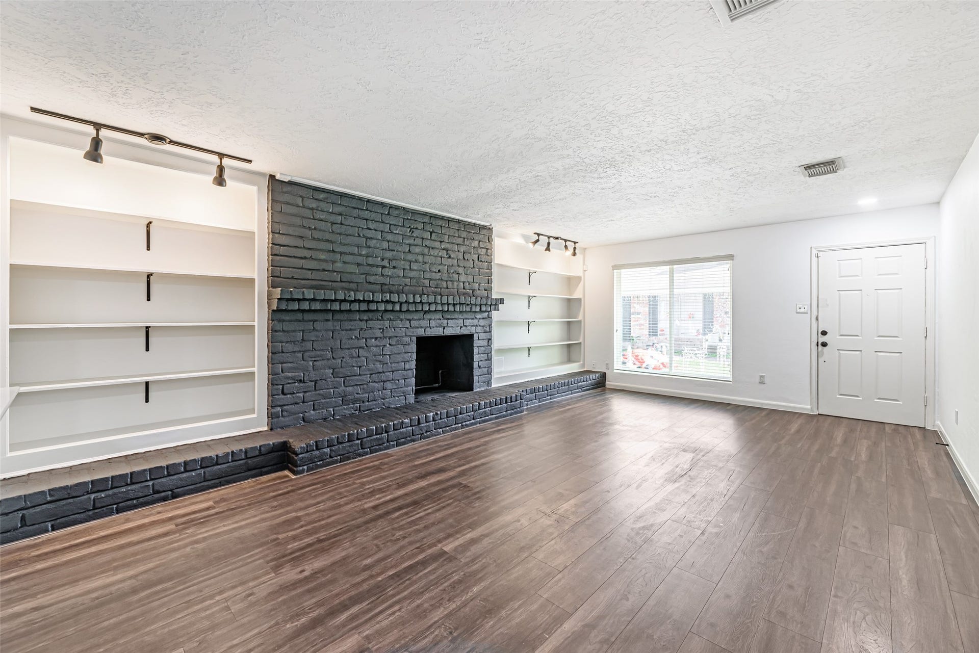 9414 Springview Lane, Houston, TX 77080 9414 Springview Lane, Houston, TX 77080