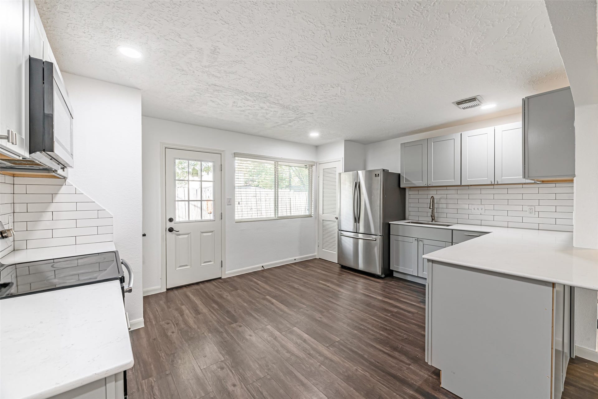 9414 Springview Lane, Houston, TX 77080 9414 Springview Lane, Houston, TX 77080