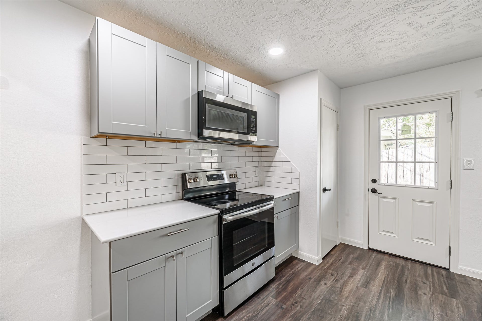 9414 Springview Lane, Houston, TX 77080 9414 Springview Lane, Houston, TX 77080