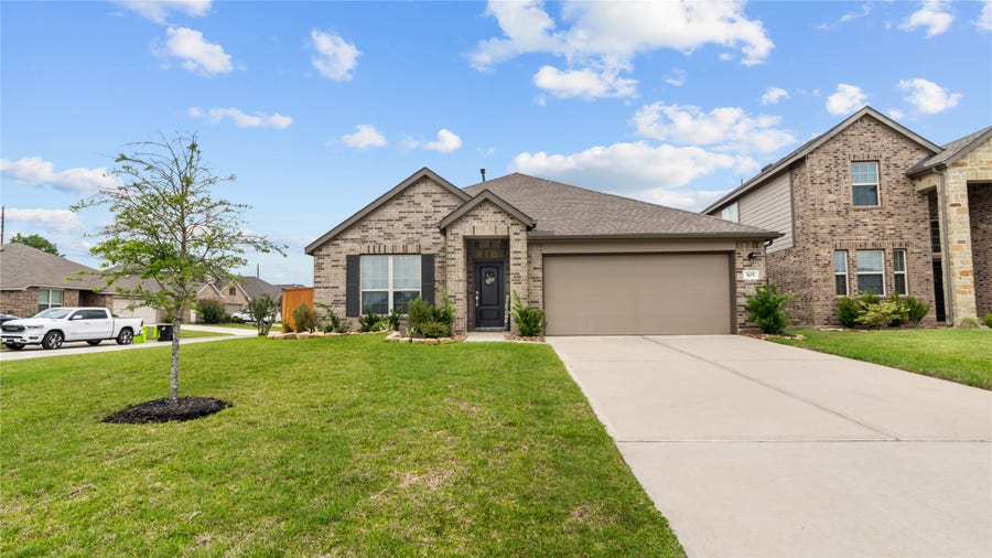 Property photo for 303 Stablebrook Street, Magnolia, TX