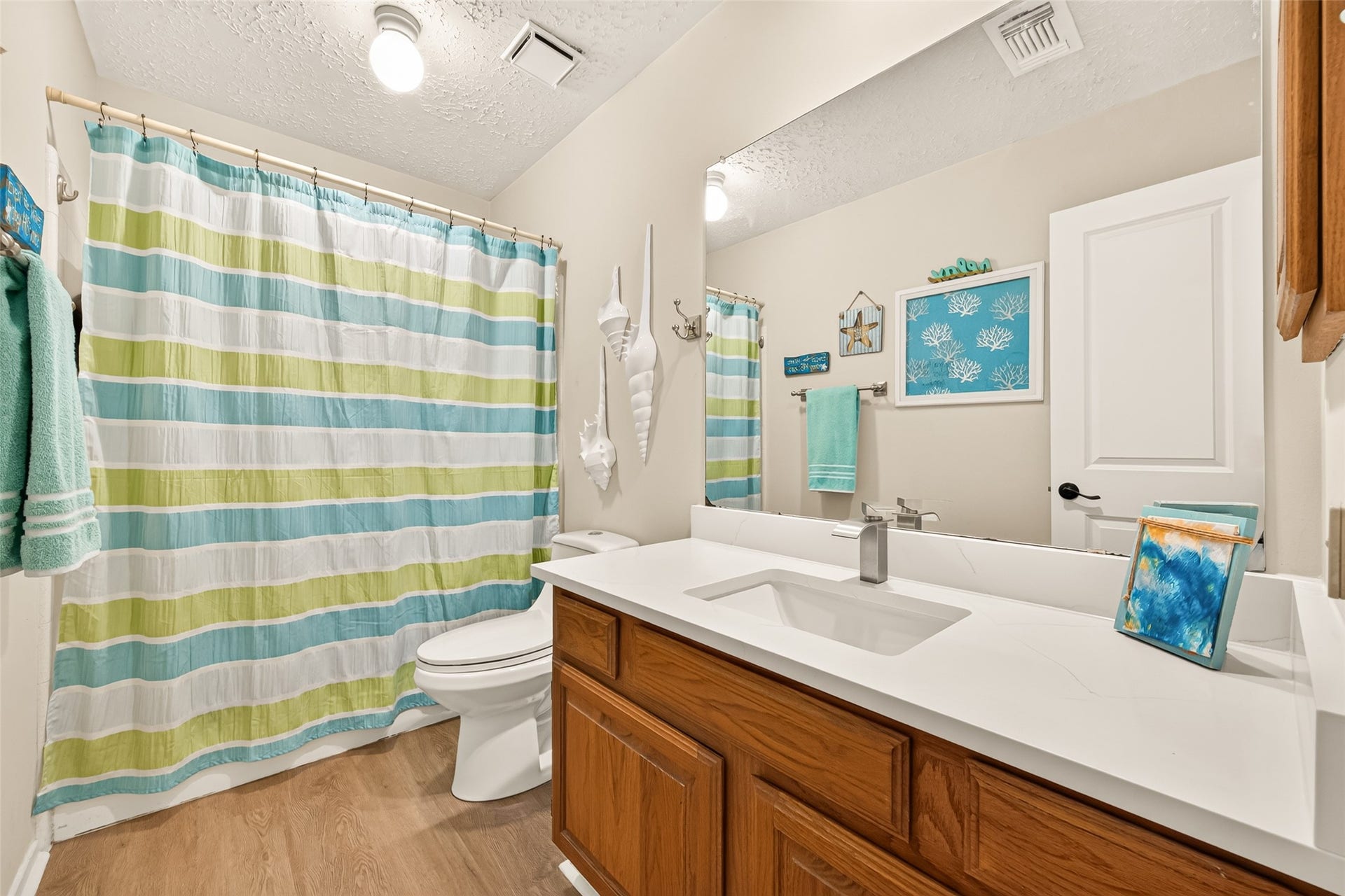 2123 Collingsfield Drive, Sugar Land, TX 77478 Bright and inviting secondary bathroom with modern fixtures, and ample counter space with a sleek vanity.