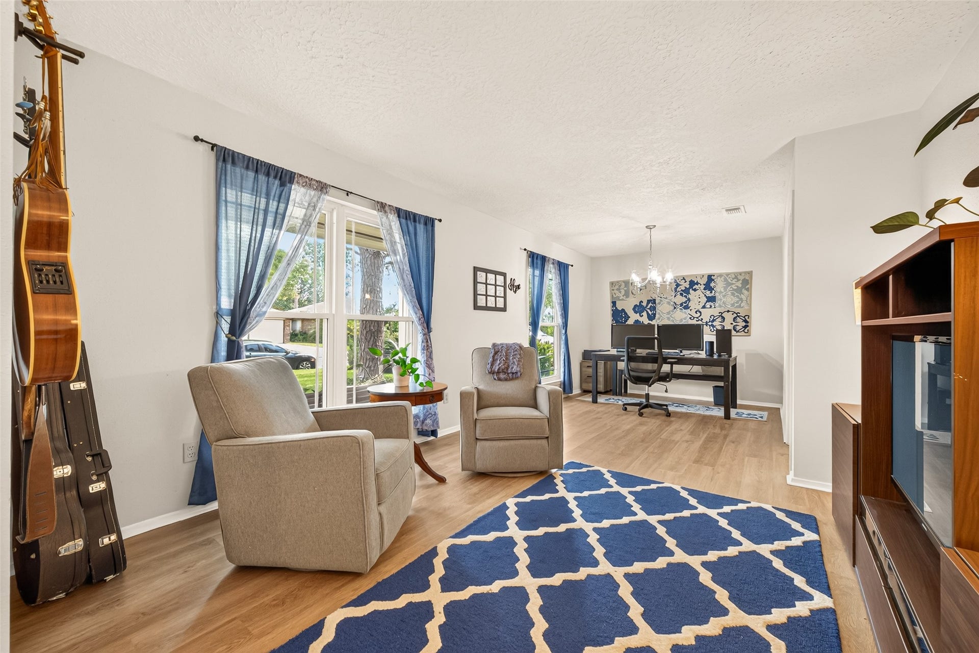 2123 Collingsfield Drive, Sugar Land, TX 77478 2123 Collingsfield Drive, Sugar Land, TX 77478