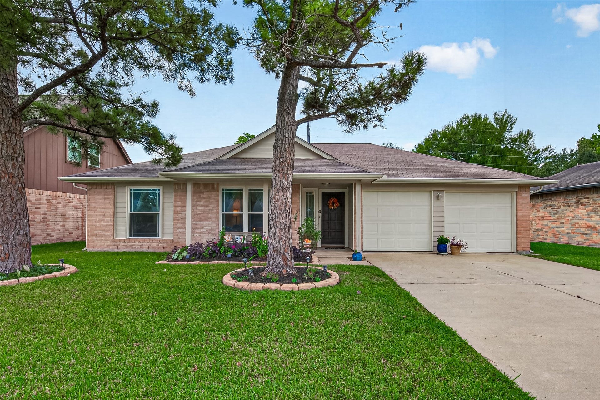 2123 Collingsfield Drive, Sugar Land, TX 77478 2123 Collingsfield Drive, Sugar Land, TX 77478