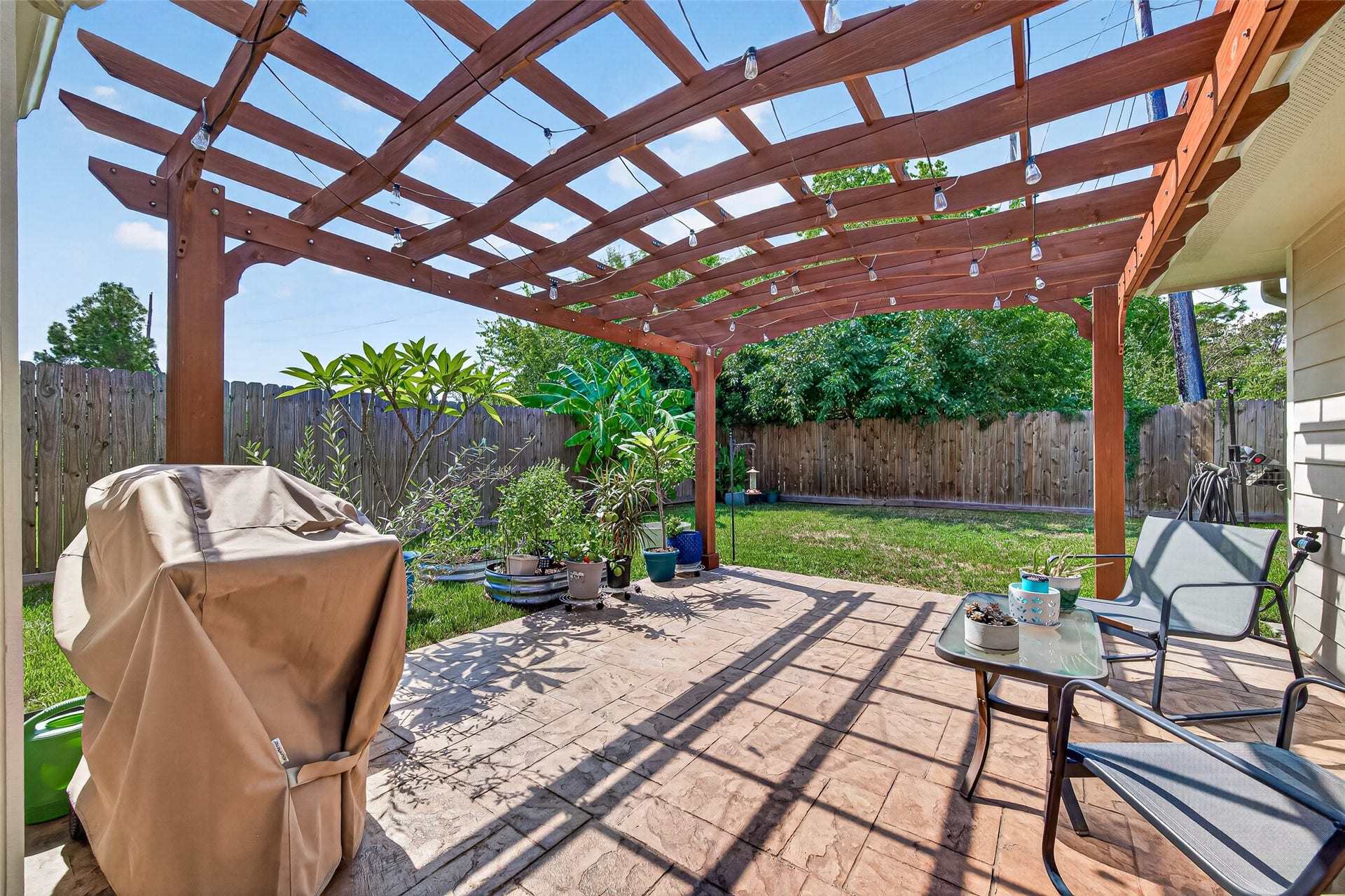 2123 Collingsfield Drive, Sugar Land, TX 77478 2123 Collingsfield Drive, Sugar Land, TX 77478