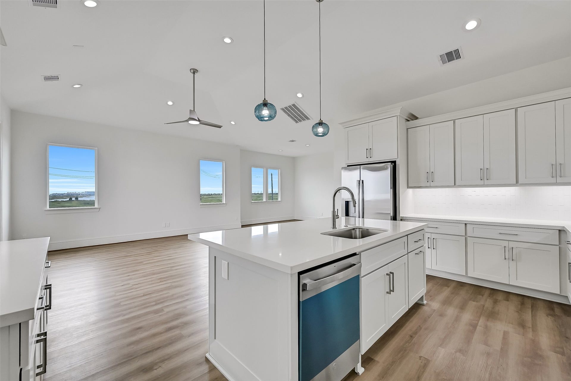 1627 Bay Pointe Drive, Galveston, TX 77554 Conveniently located just off the kitchen, you'll find a spacious pantry and utility room.