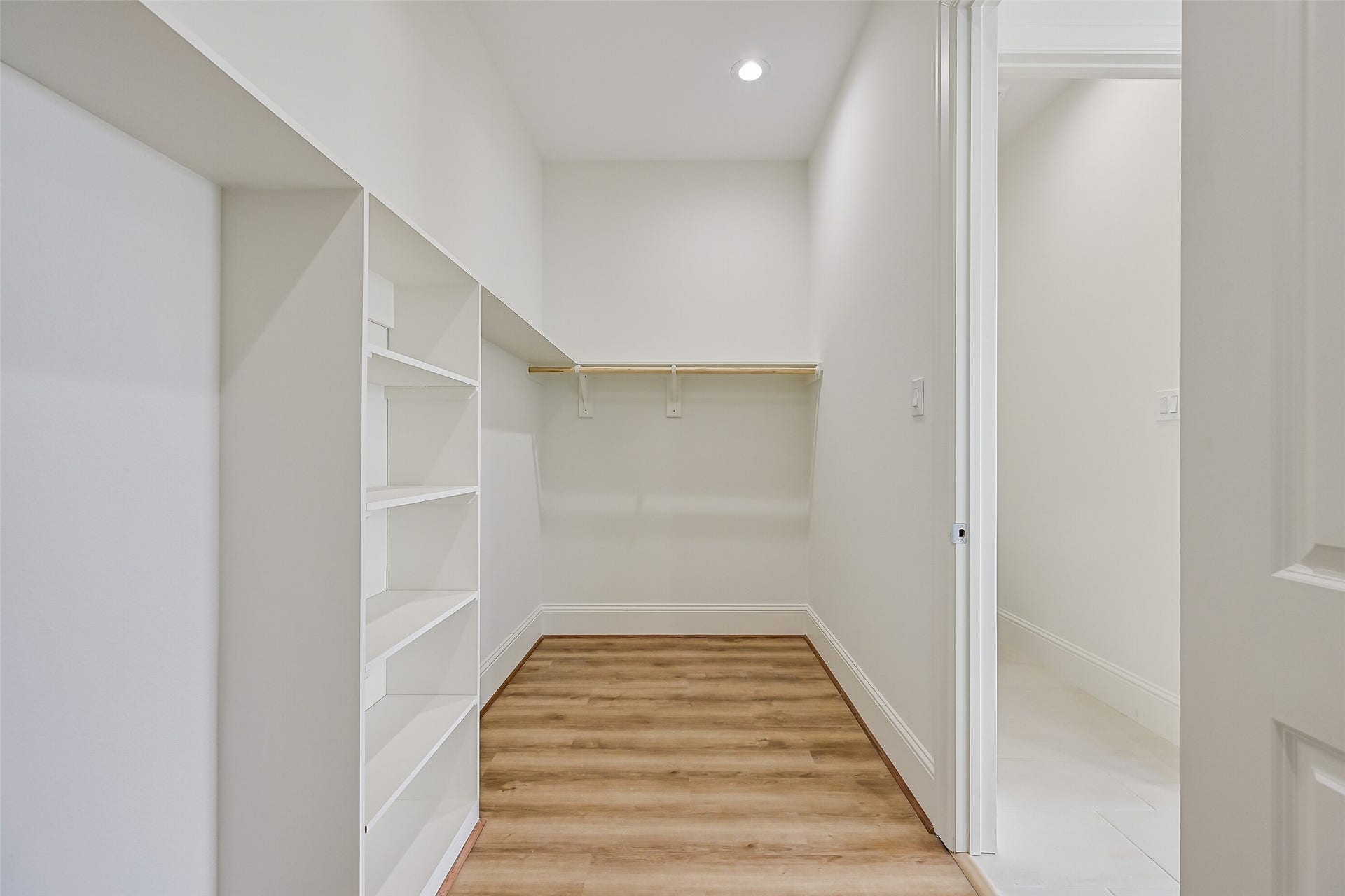 1627 Bay Pointe Drive, Galveston, TX 77554 A view of the walk-in closet.