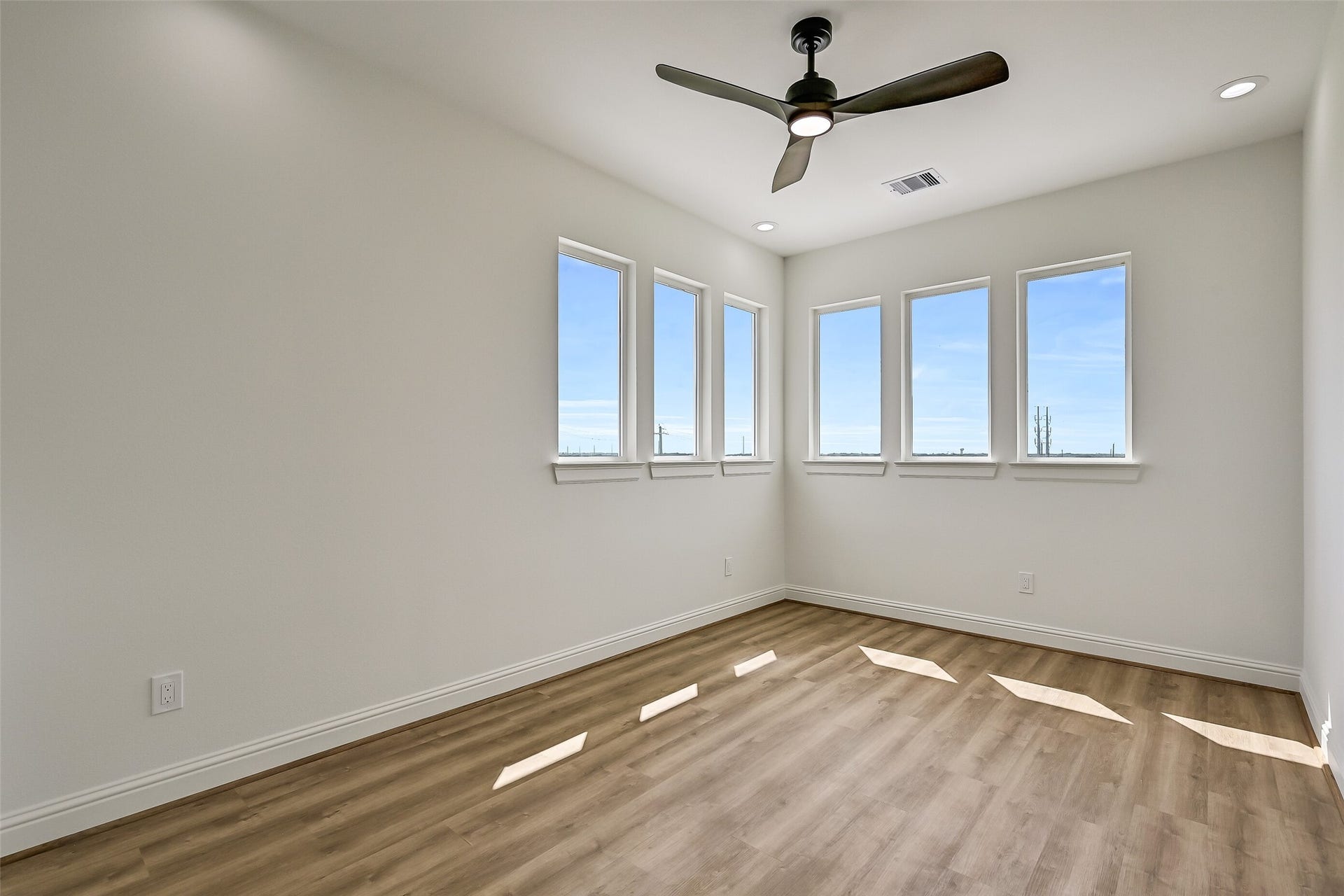 1627 Bay Pointe Drive, Galveston, TX 77554 Virtually staged photo of the family room!