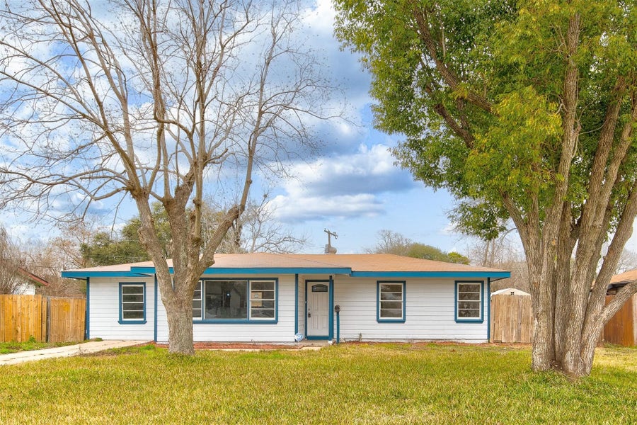 Property photo for 616 19th Avenue N, Texas City, TX