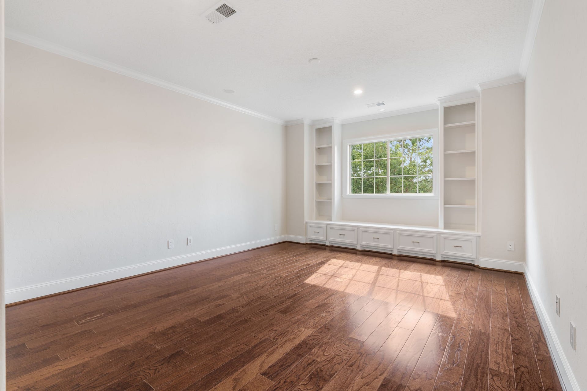 98 W Ambassador Bend, The Woodlands, TX 77382 98 W Ambassador Bend, The Woodlands, TX 77382