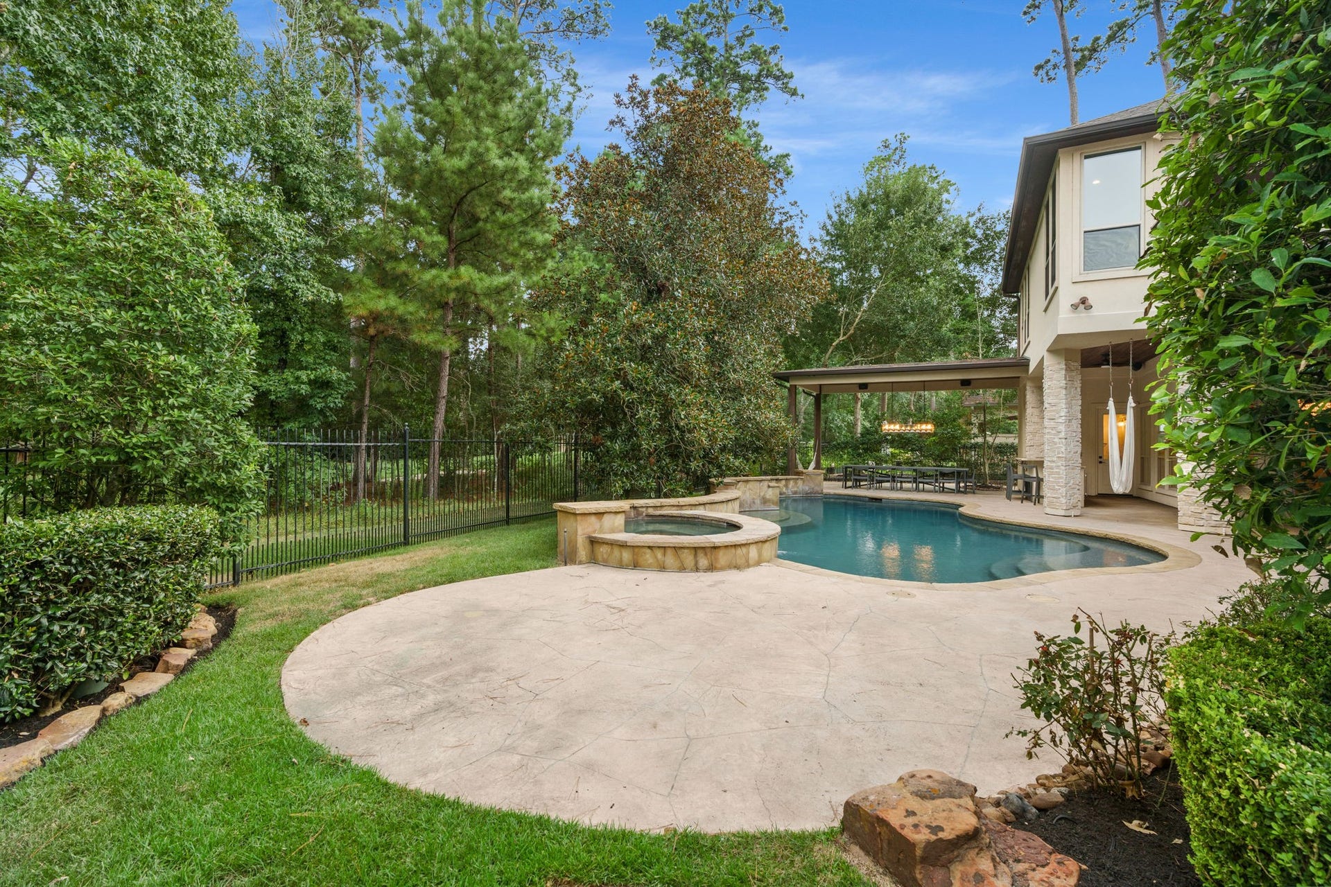 98 W Ambassador Bend, The Woodlands, TX 77382 98 W Ambassador Bend, The Woodlands, TX 77382
