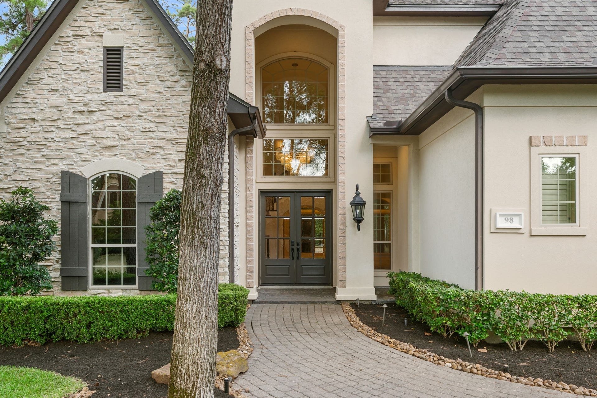 98 W Ambassador Bend, The Woodlands, TX 77382 98 W Ambassador Bend, The Woodlands, TX 77382