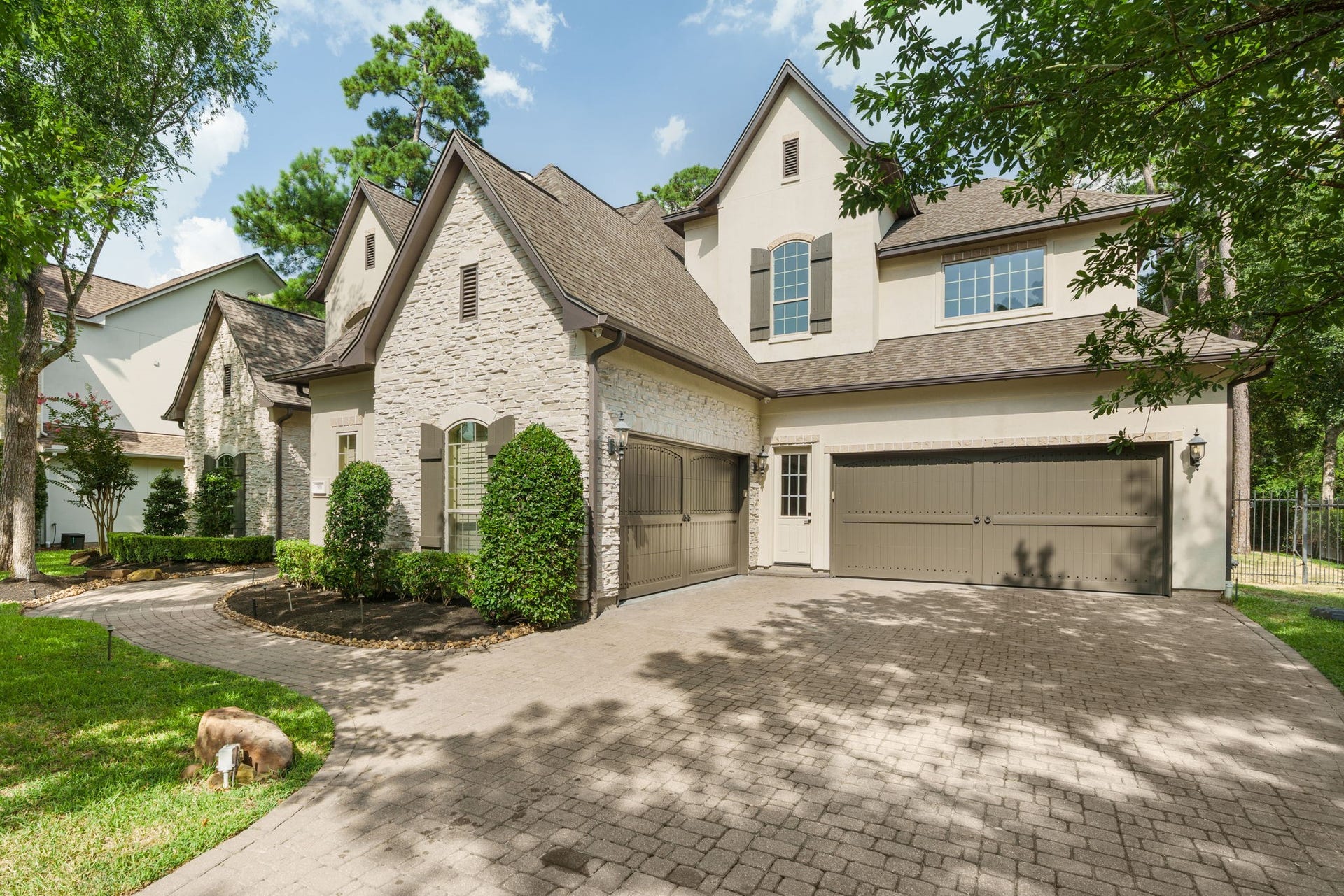 98 W Ambassador Bend, The Woodlands, TX 77382 98 W Ambassador Bend, The Woodlands, TX 77382