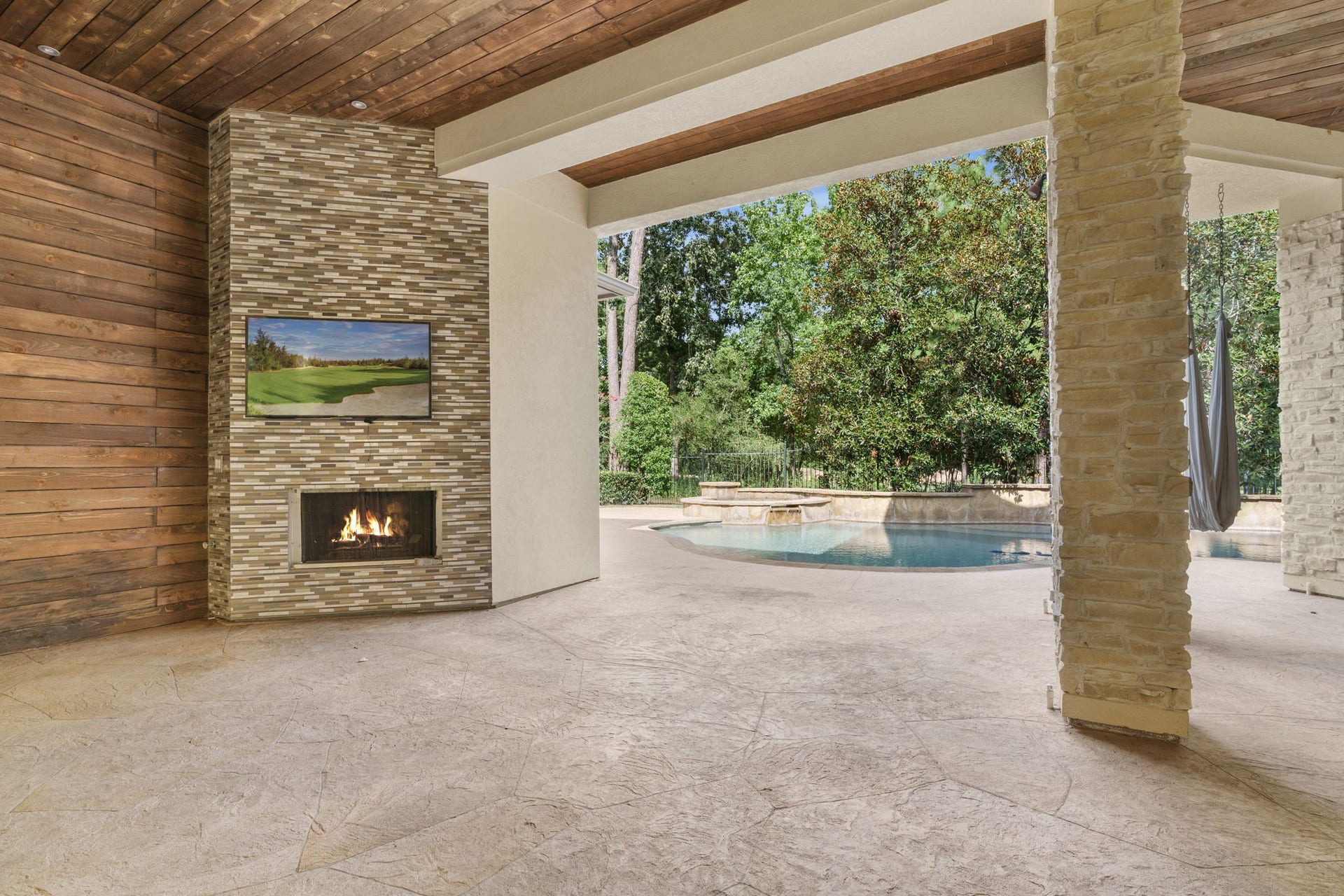 98 W Ambassador Bend, The Woodlands, TX 77382 98 W Ambassador Bend, The Woodlands, TX 77382