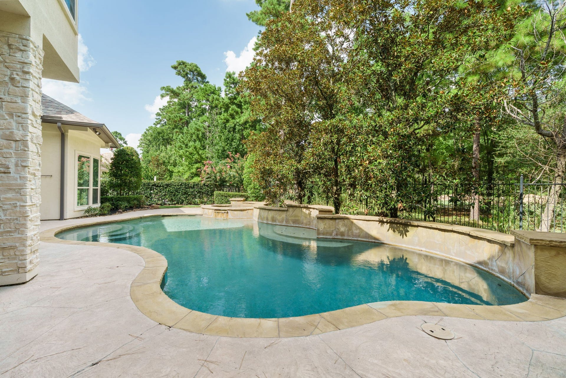 98 W Ambassador Bend, The Woodlands, TX 77382 98 W Ambassador Bend, The Woodlands, TX 77382