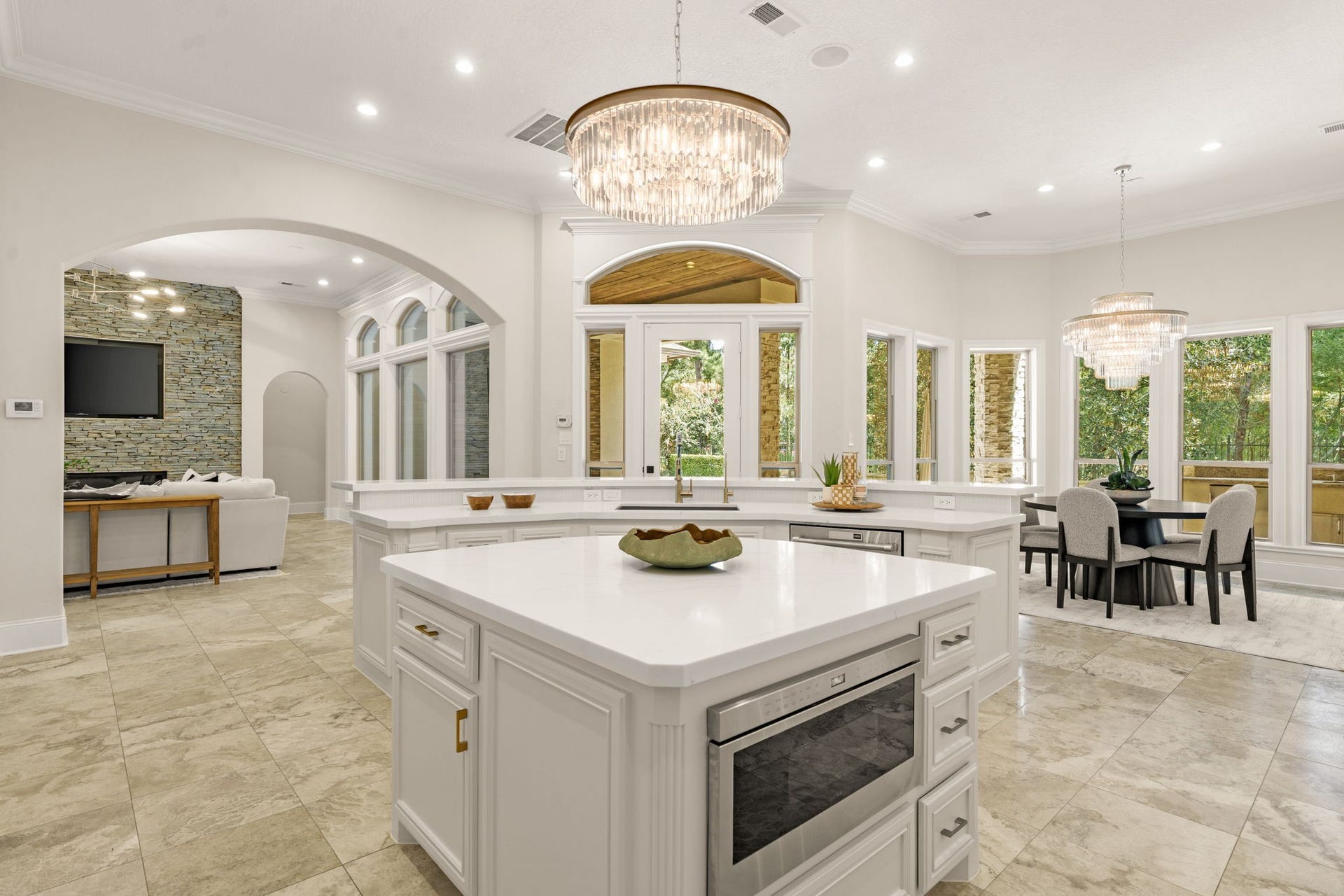 98 W Ambassador Bend, The Woodlands, TX 77382 98 W Ambassador Bend, The Woodlands, TX 77382