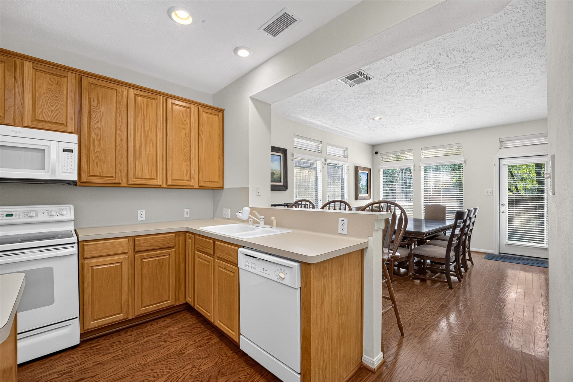 18 Valley Oaks Circle, The Woodlands, TX 77382 18 Valley Oaks Circle, The Woodlands, TX 77382