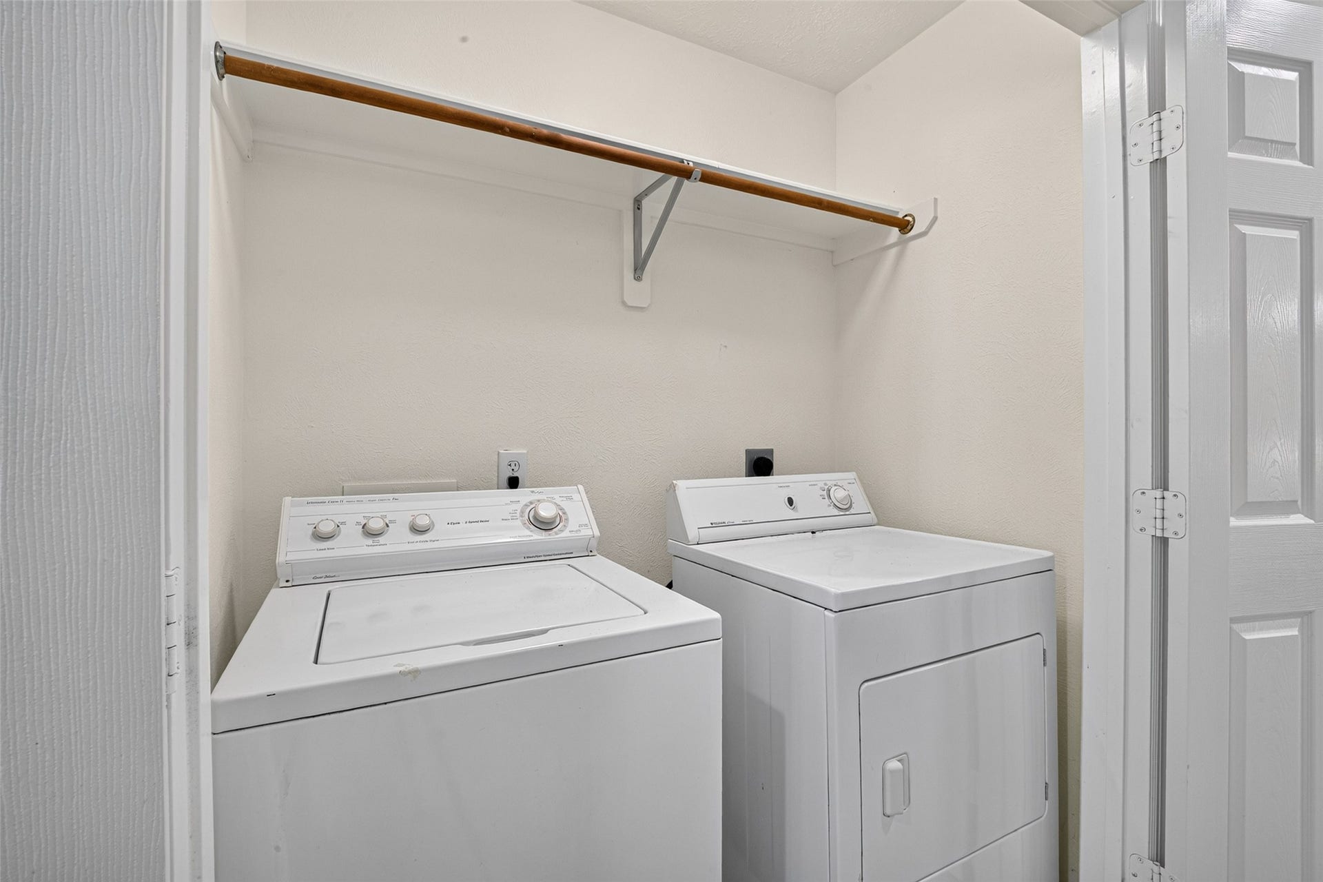 18 Valley Oaks Circle, The Woodlands, TX 77382 18 Valley Oaks Circle, The Woodlands, TX 77382