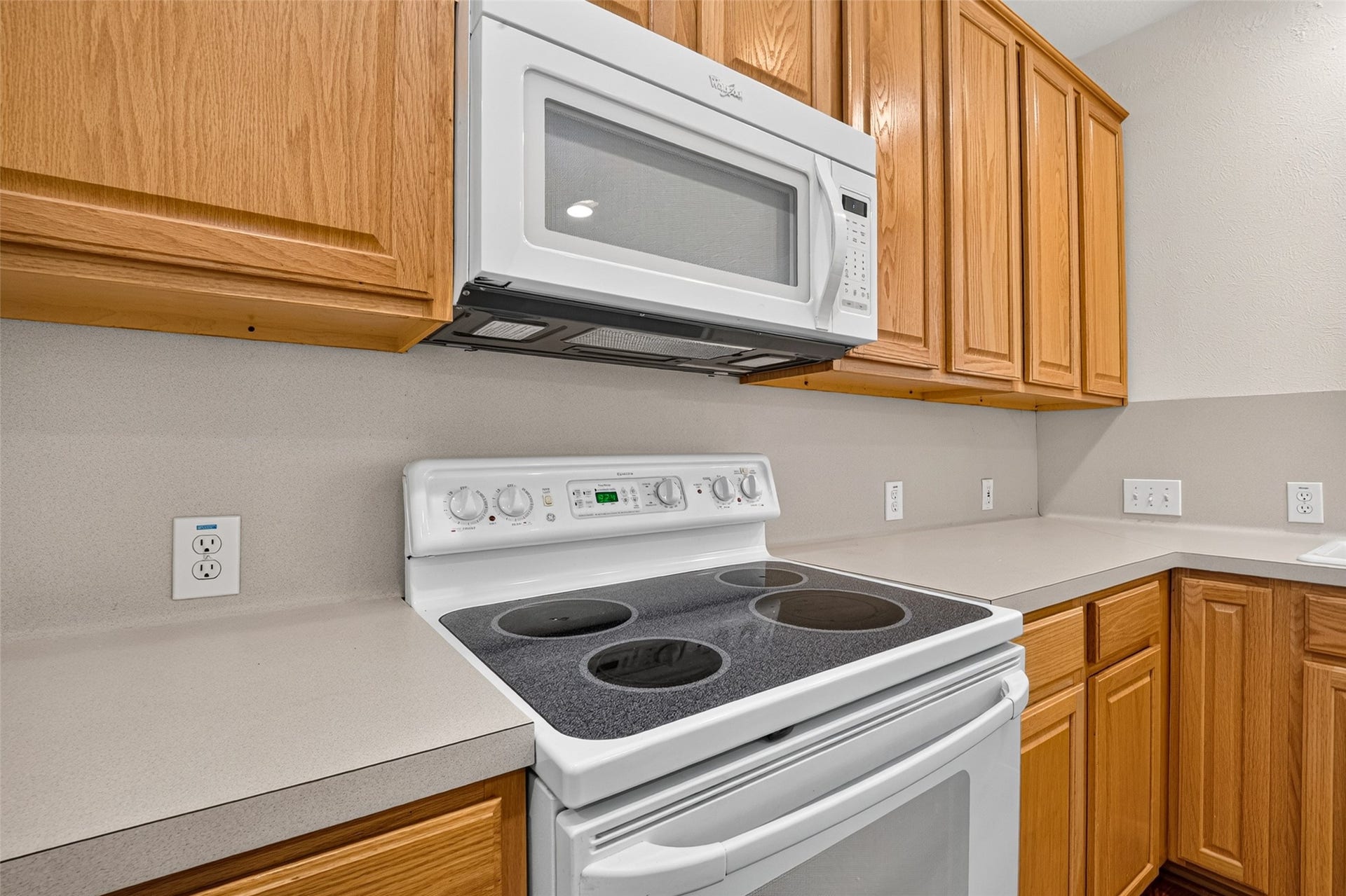 18 Valley Oaks Circle, The Woodlands, TX 77382 18 Valley Oaks Circle, The Woodlands, TX 77382