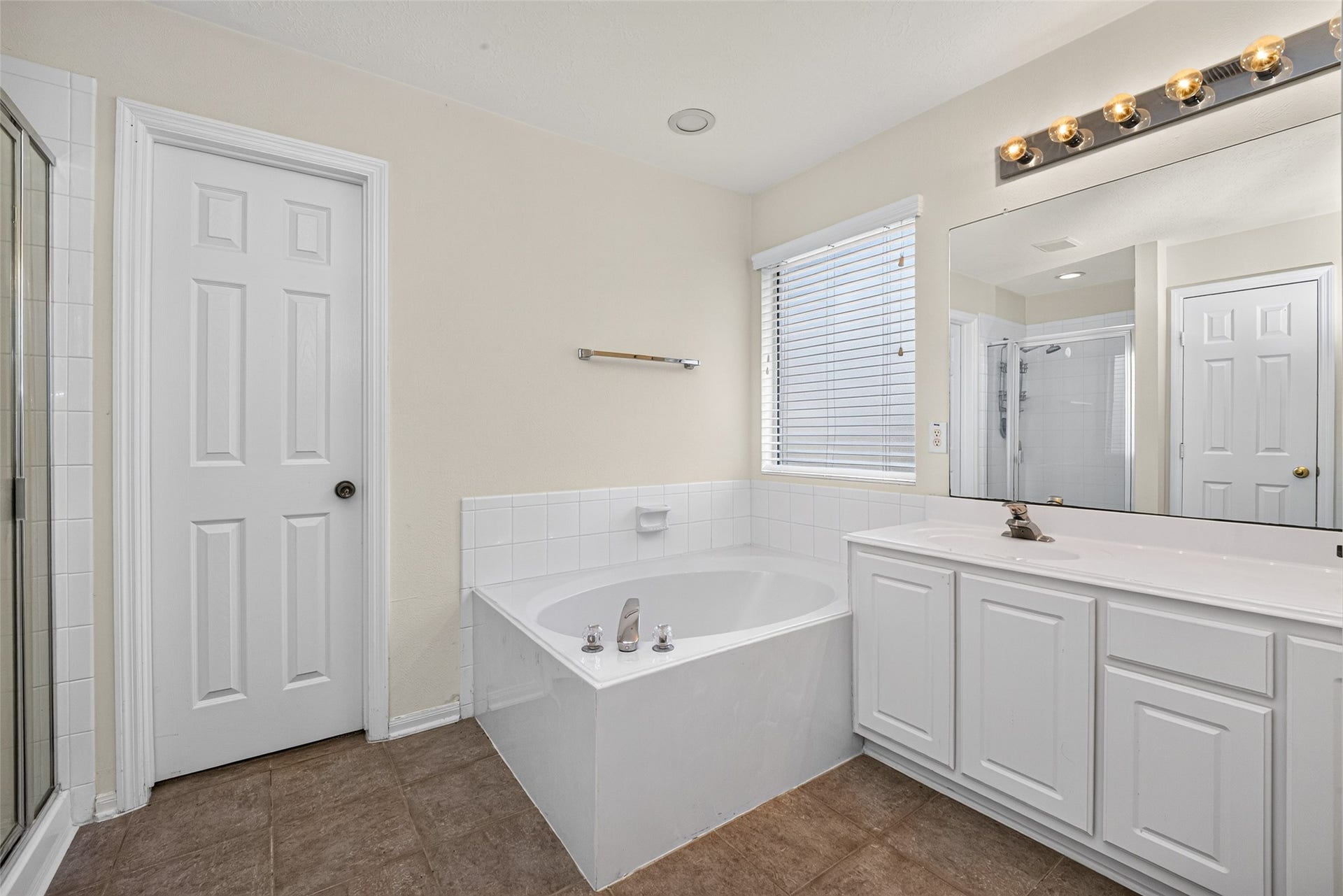18 Valley Oaks Circle, The Woodlands, TX 77382 18 Valley Oaks Circle, The Woodlands, TX 77382