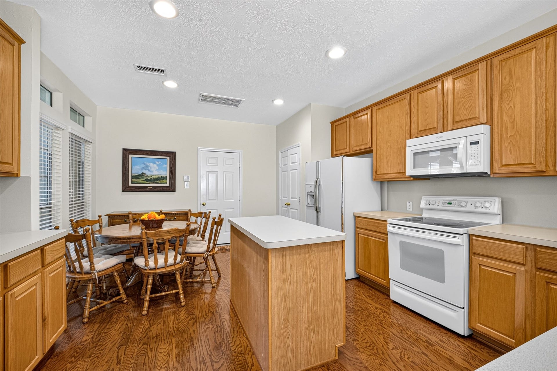 18 Valley Oaks Circle, The Woodlands, TX 77382 18 Valley Oaks Circle, The Woodlands, TX 77382