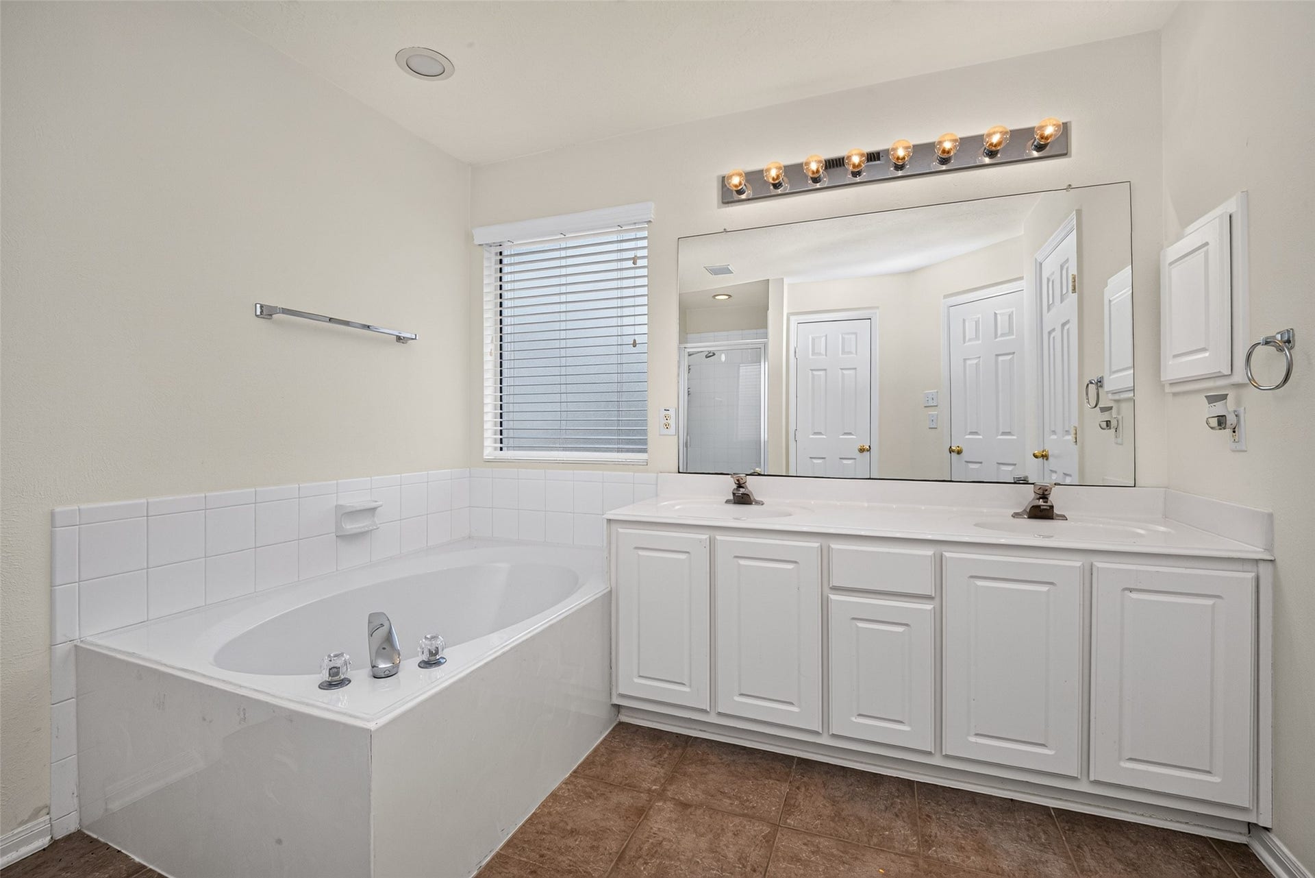 18 Valley Oaks Circle, The Woodlands, TX 77382 18 Valley Oaks Circle, The Woodlands, TX 77382