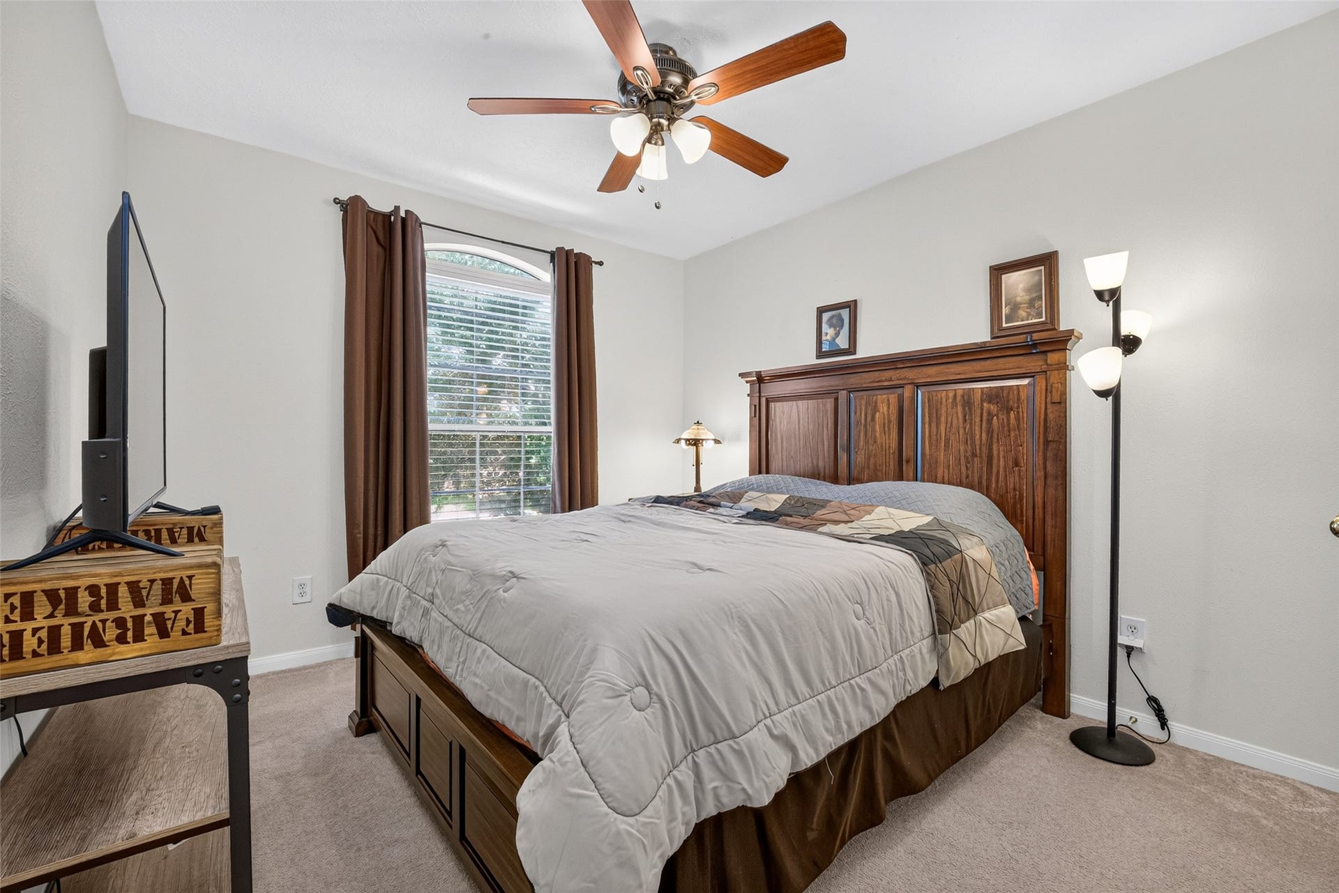 18 Valley Oaks Circle, The Woodlands, TX 77382 Secondary bedroom