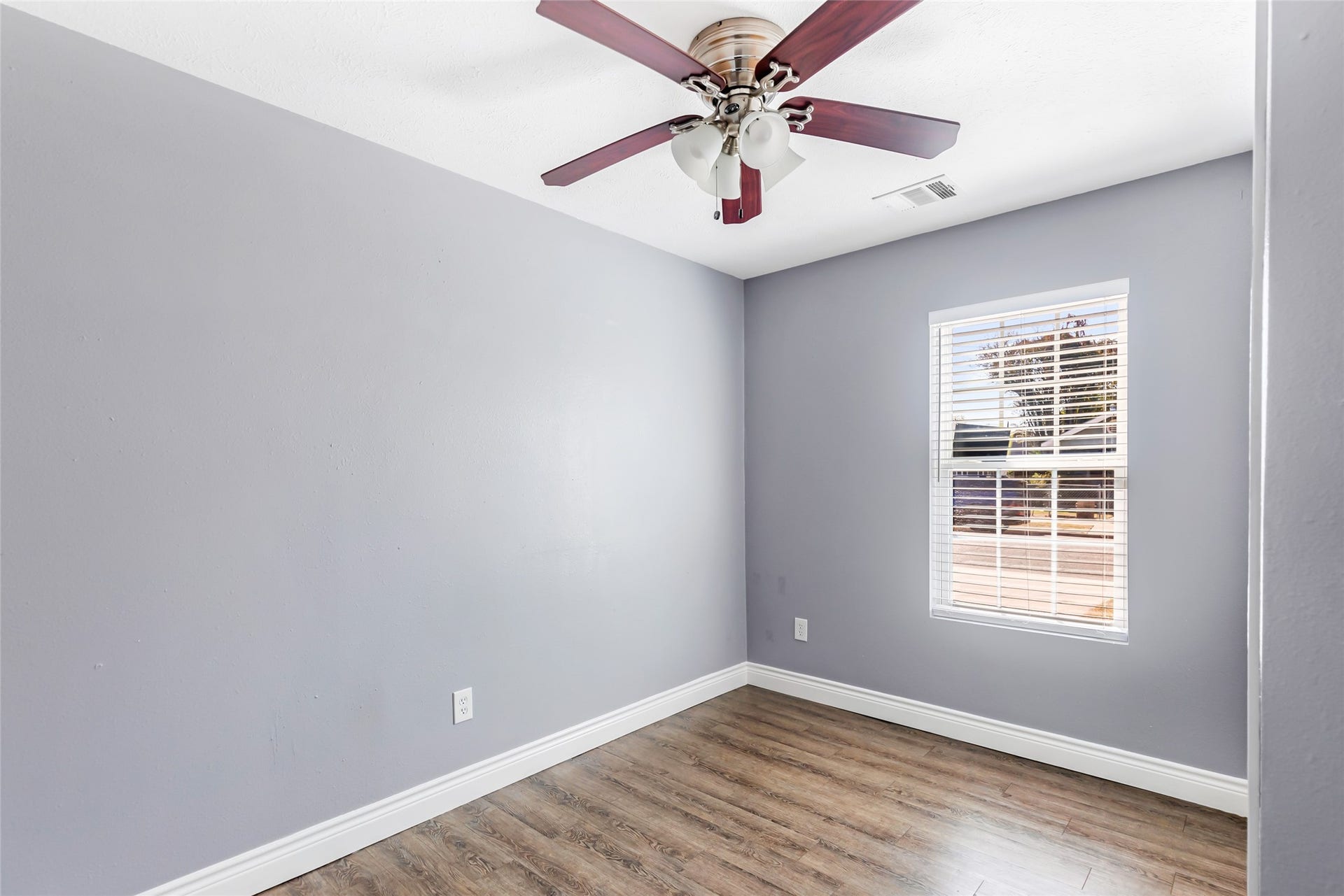 204 W James Street, Baytown, TX 77520