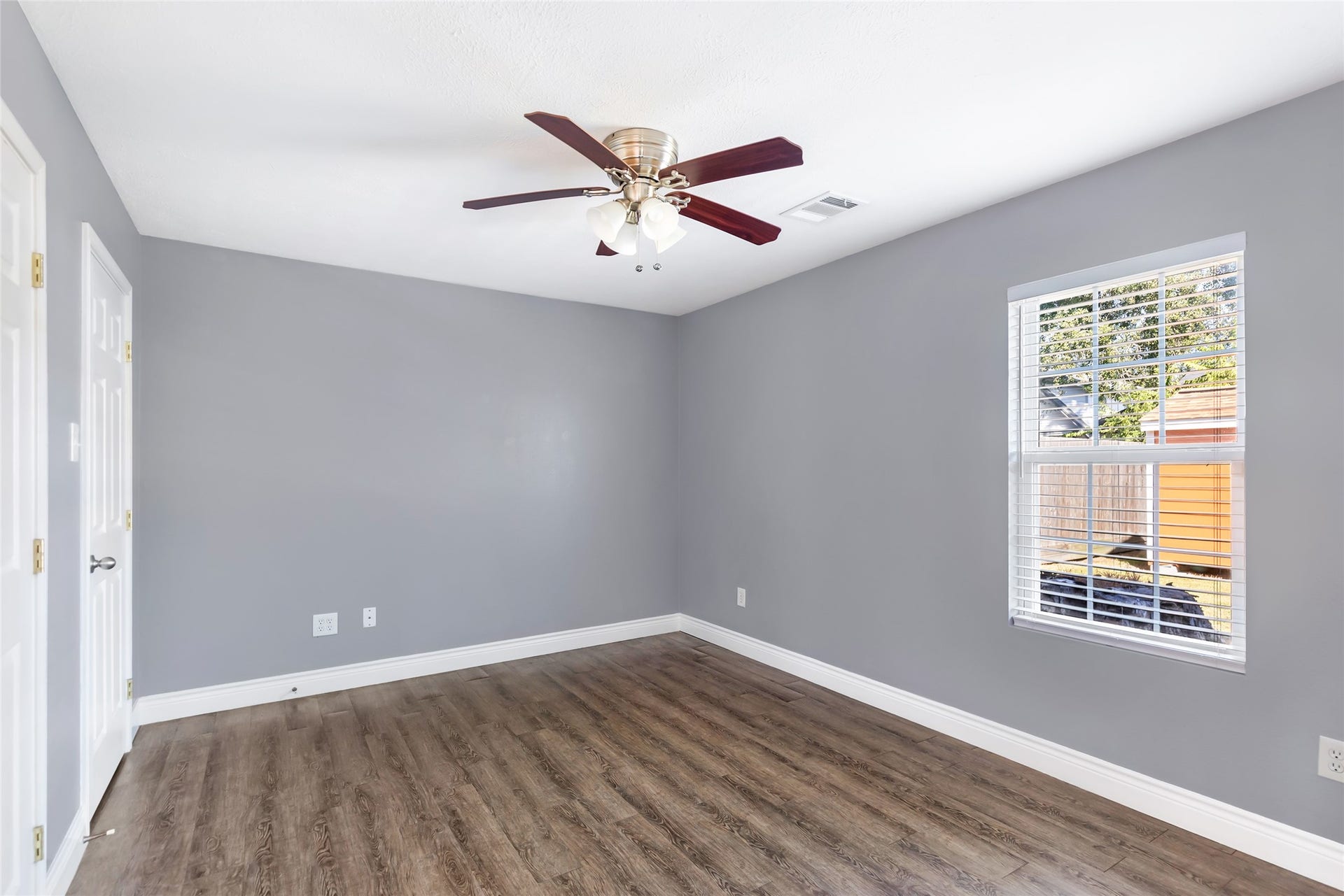 204 W James Street, Baytown, TX 77520