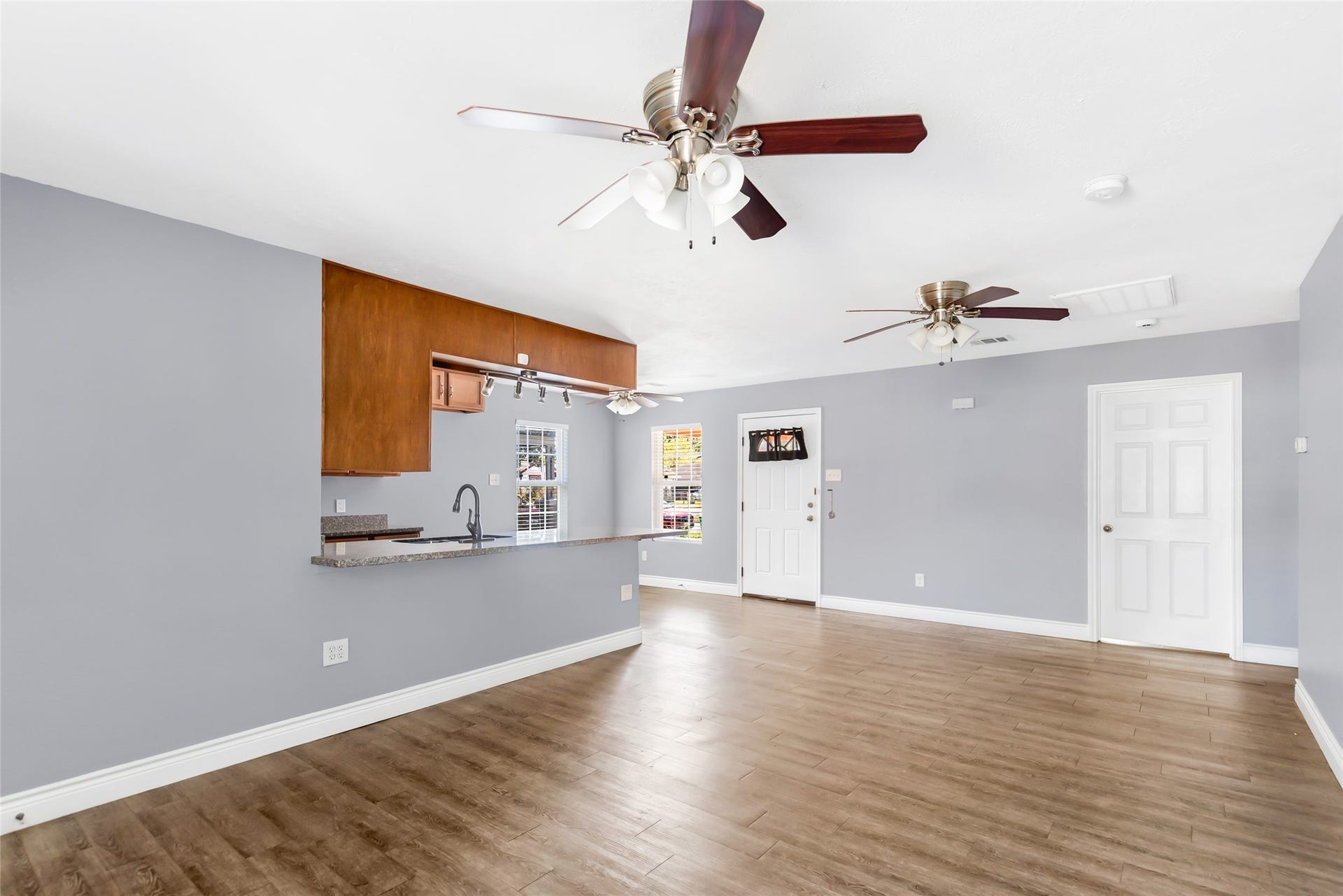 204 W James Street, Baytown, TX 77520