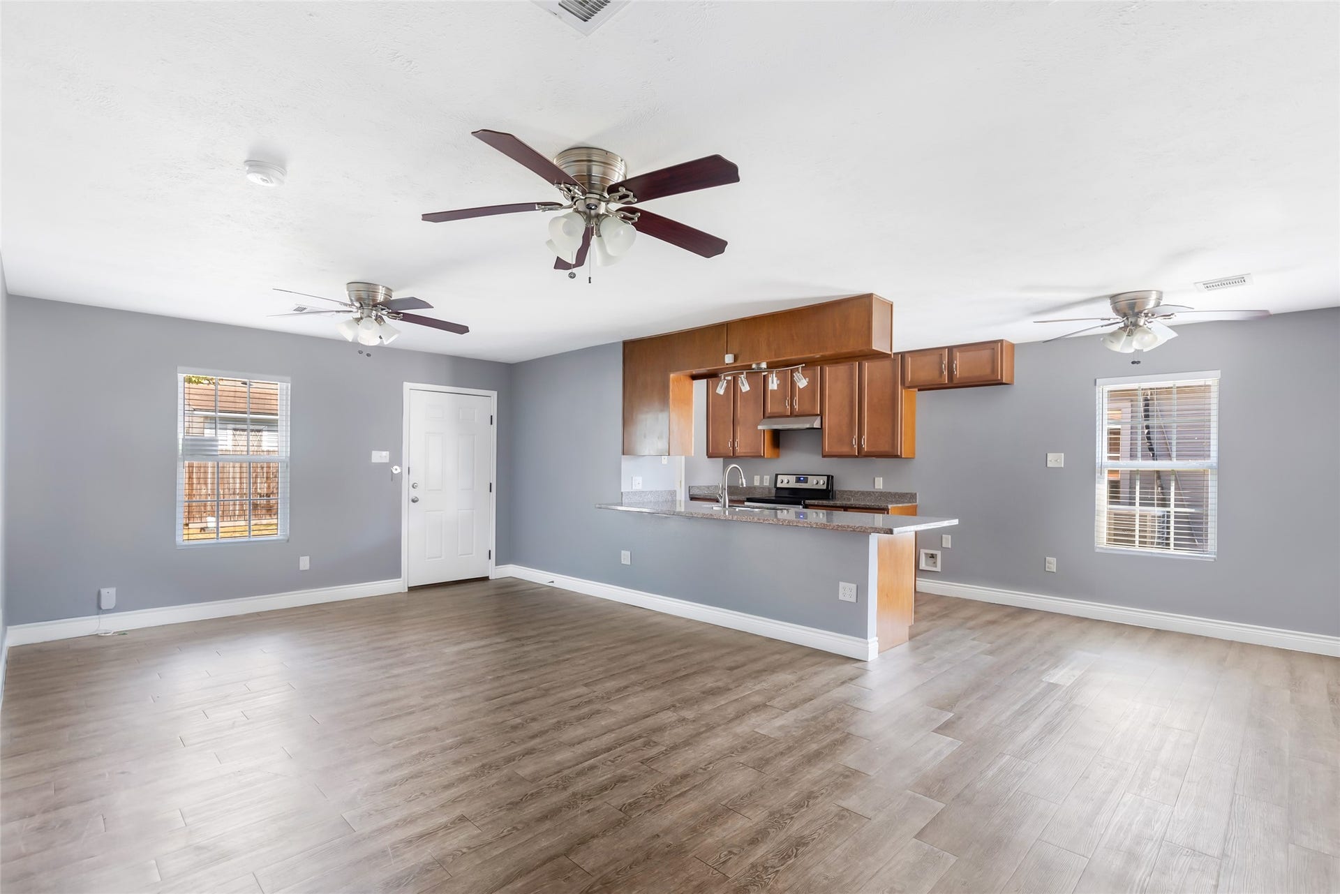204 W James Street, Baytown, TX 77520
