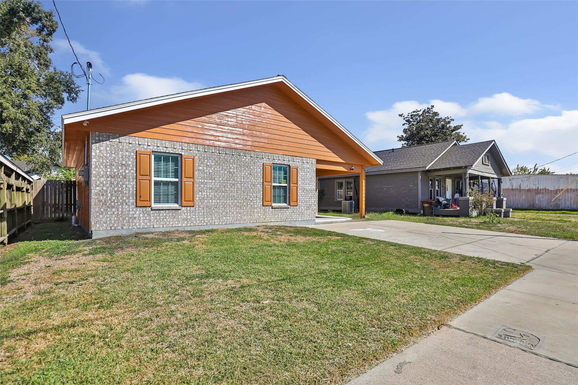 204 W James Street, Baytown, TX 77520