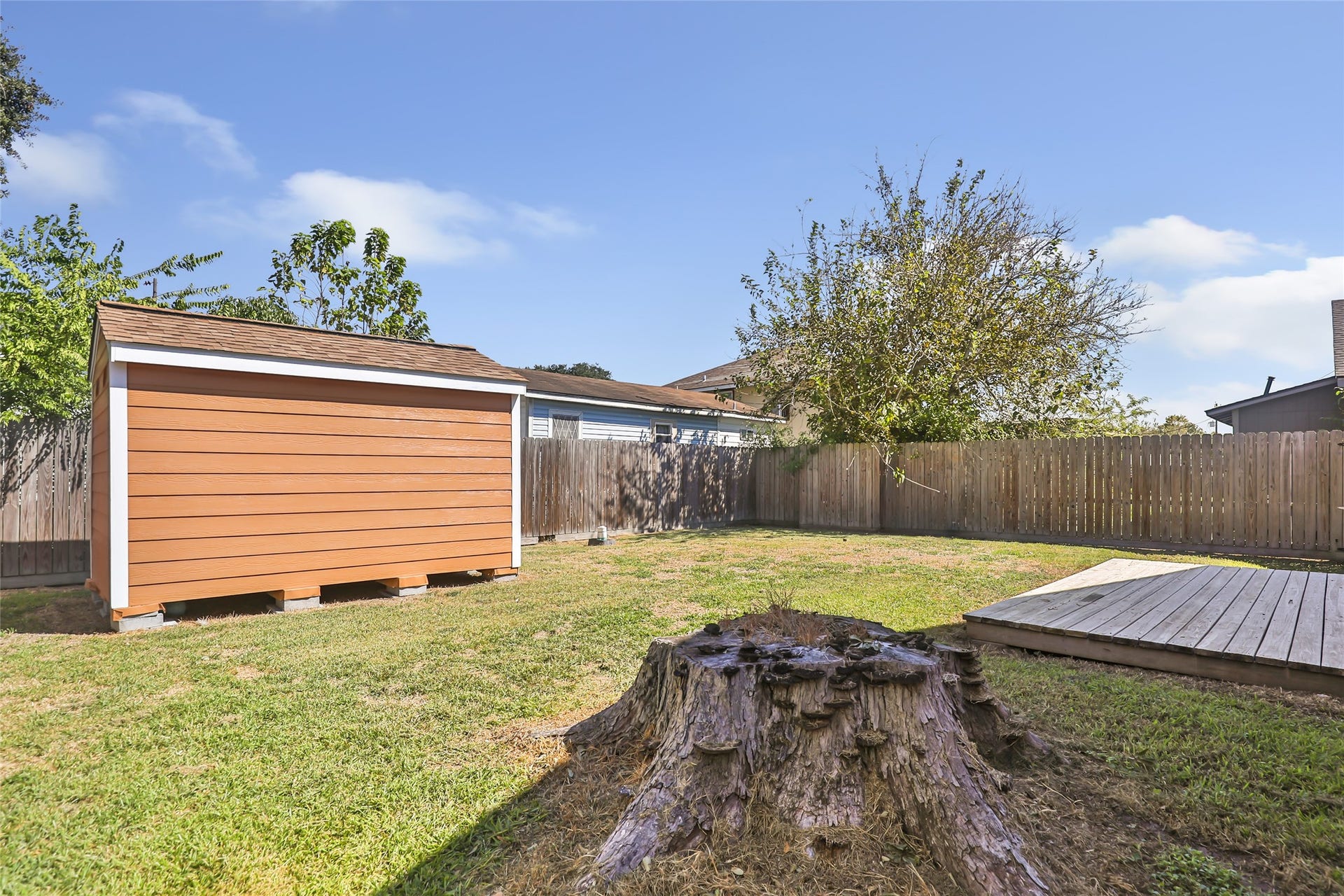 204 W James Street, Baytown, TX 77520